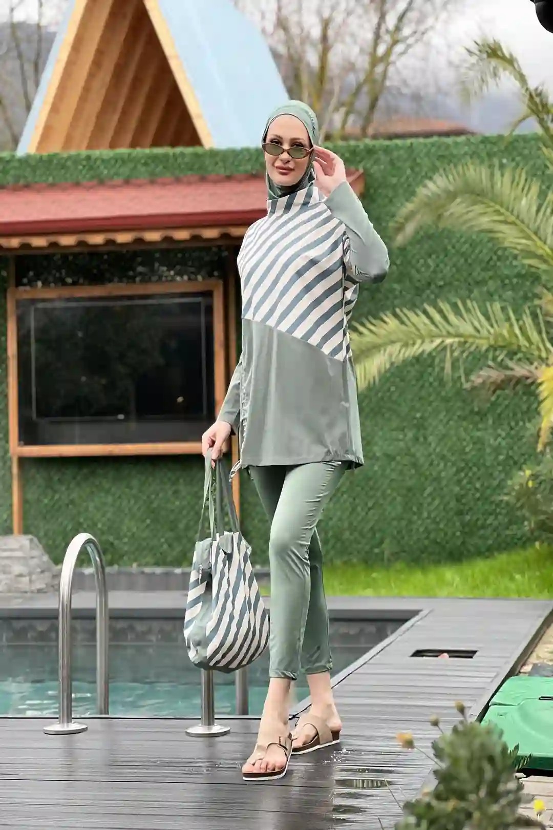 Toptan Polyester Elastan Kumaş Şeritli Büzgü Detaylı Çantalı Dörtlü Tesettür Mayo - MİNT YEŞİLİ