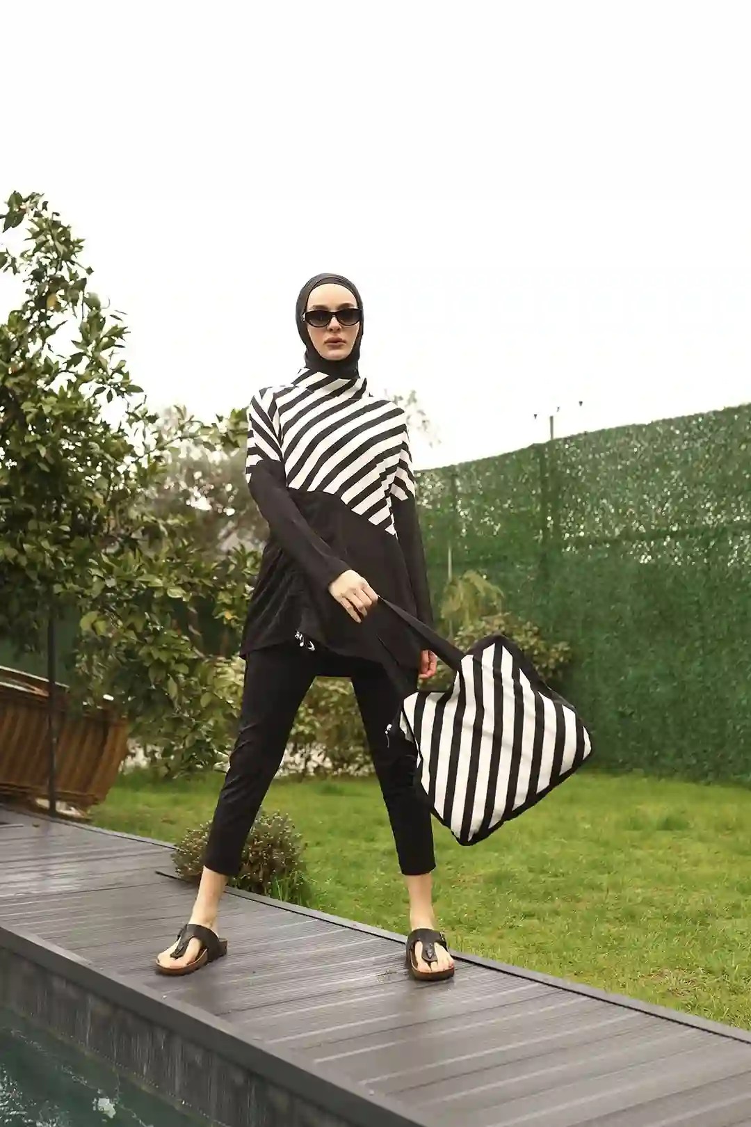 Toptan Polyester Elastan Kumaş Şeritli Büzgü Detaylı Çantalı Dörtlü Tesettür Mayo - SİYAH