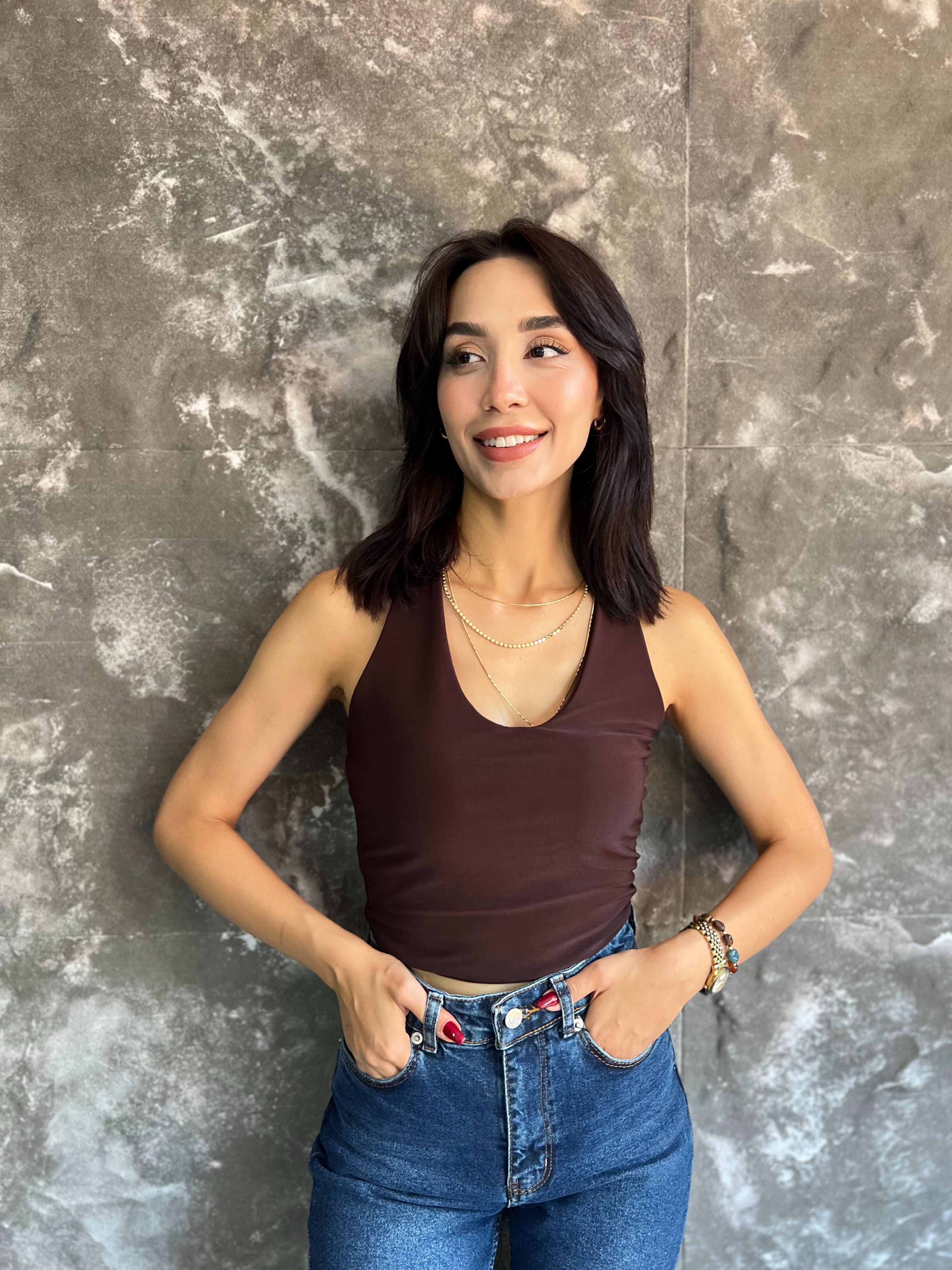 MONA BOYUNDAN GEÇMELİ BLUZ