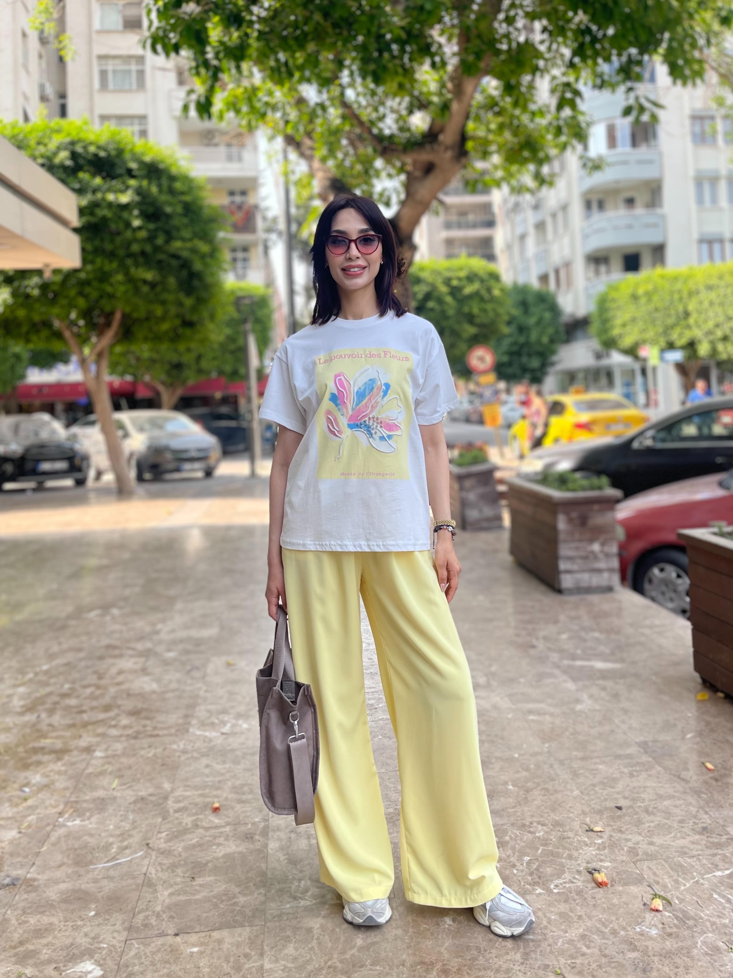 ELY ÖNÜ BASKILI TASARIM T-SHIRT