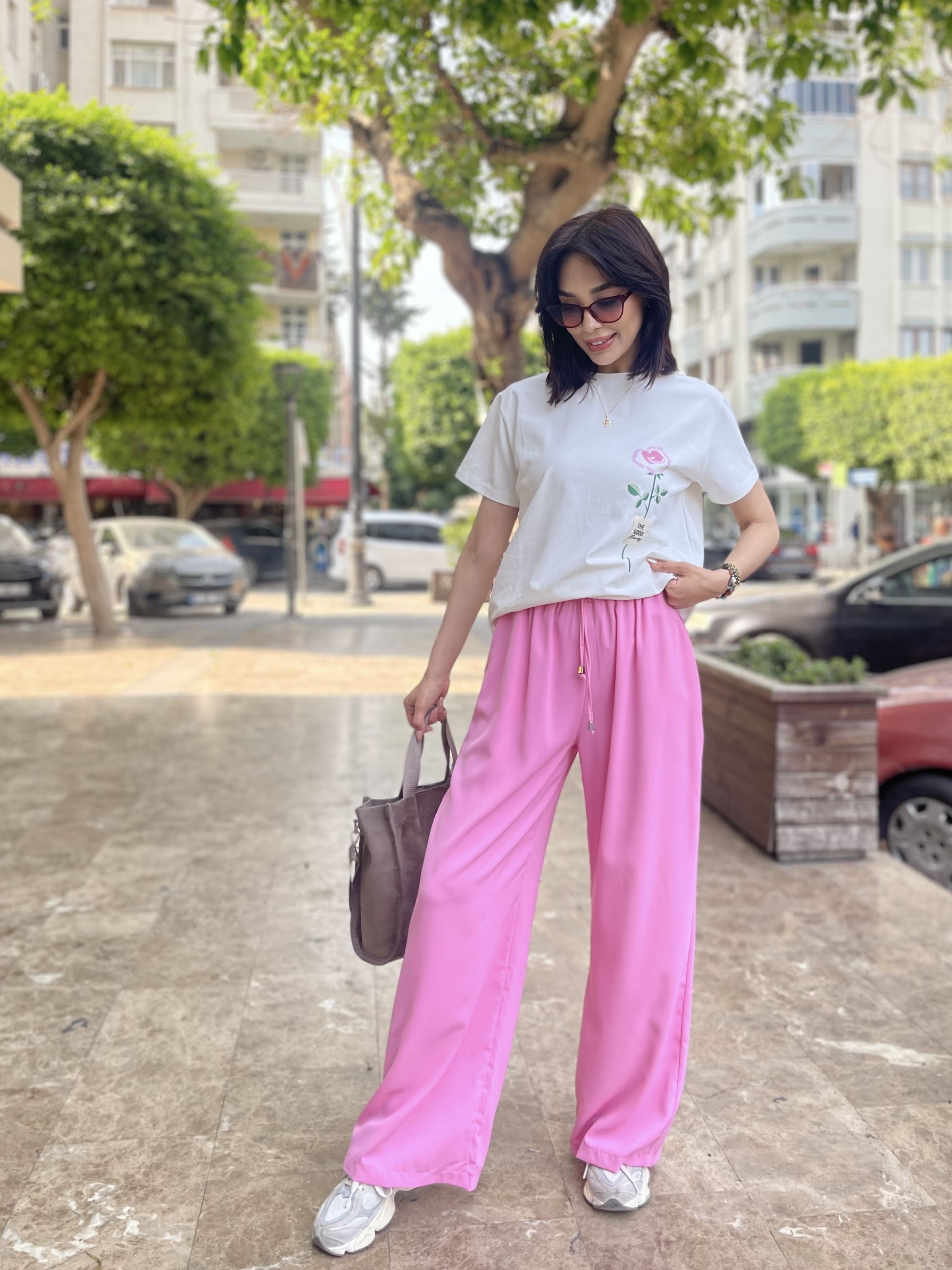 ELY ÖNÜ BASKILI TASARIM T-SHIRT 