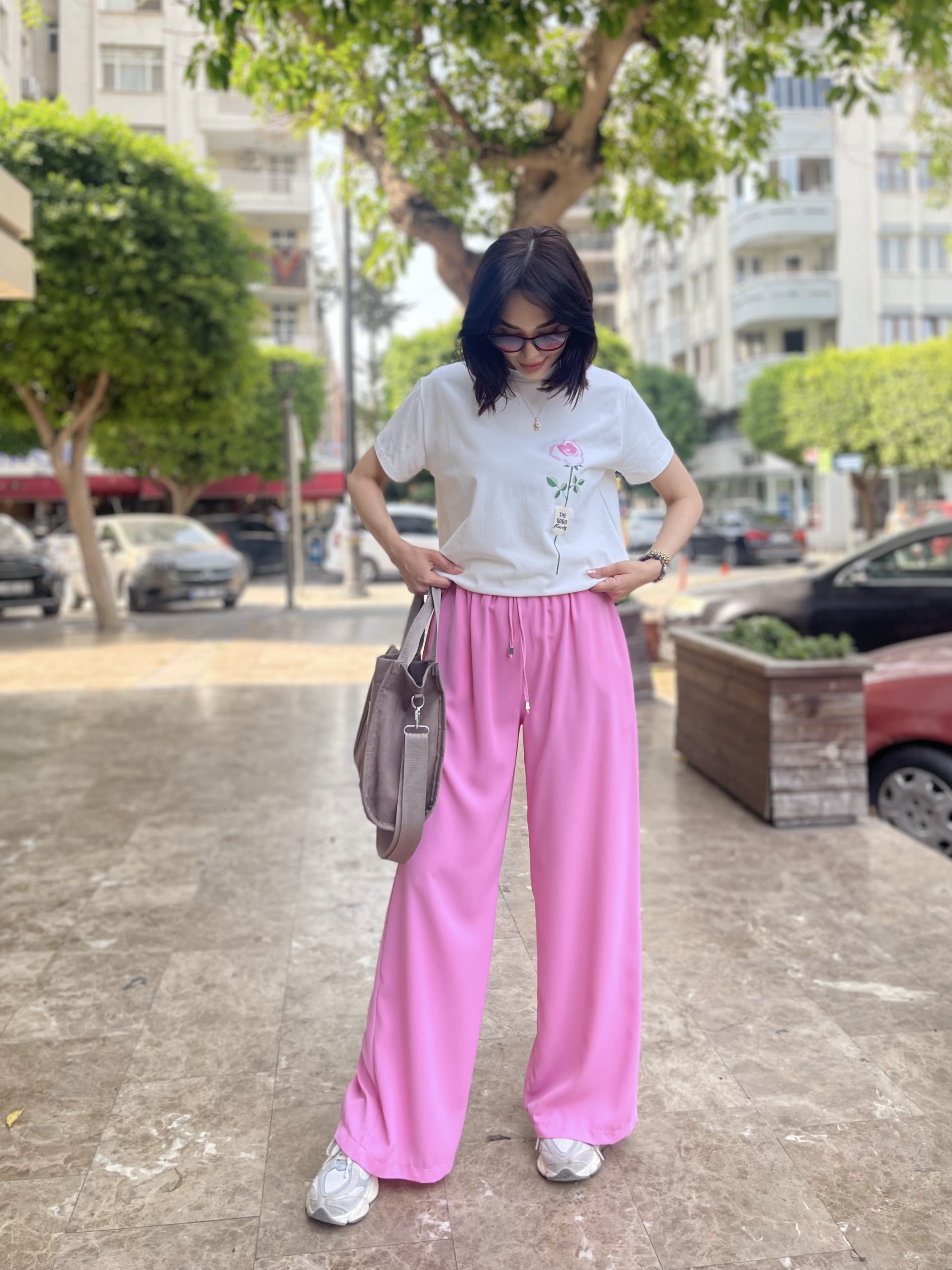 ELY ÖNÜ BASKILI TASARIM T-SHIRT 
