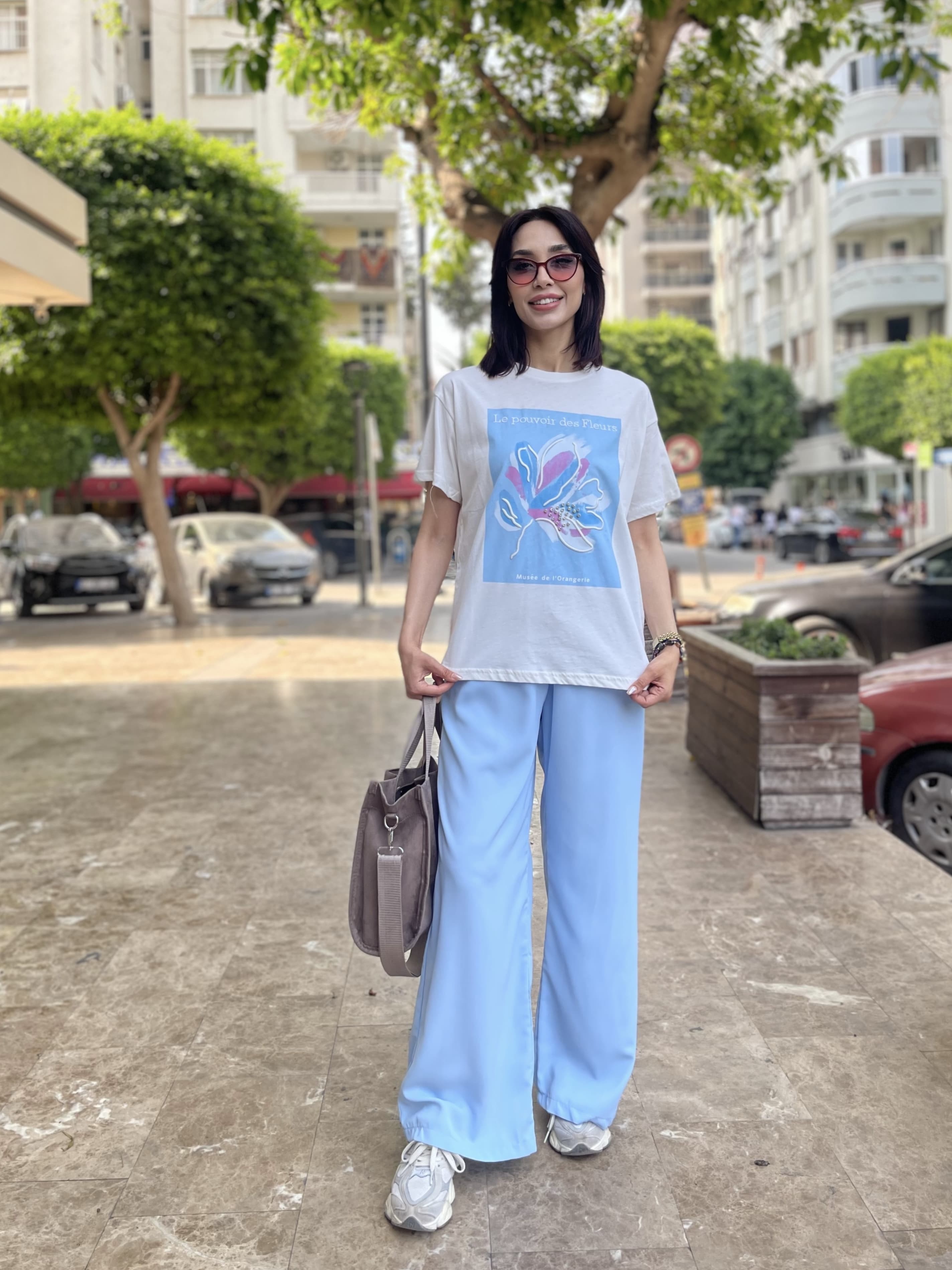 ELY ÖNÜ BASKILI TASARIM T-SHIRT