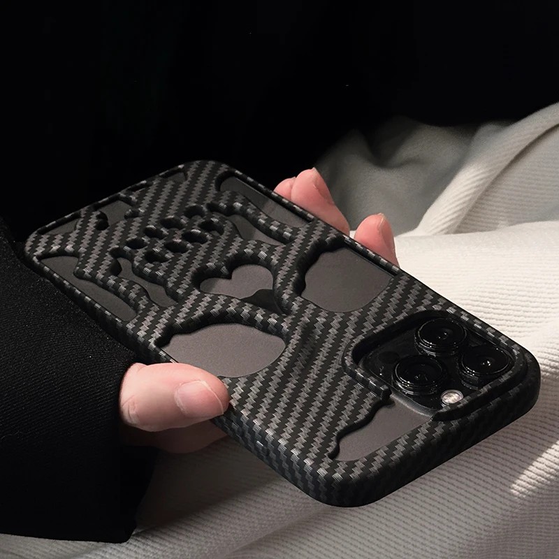 iPhone Premium Carbon Skull Kılıf