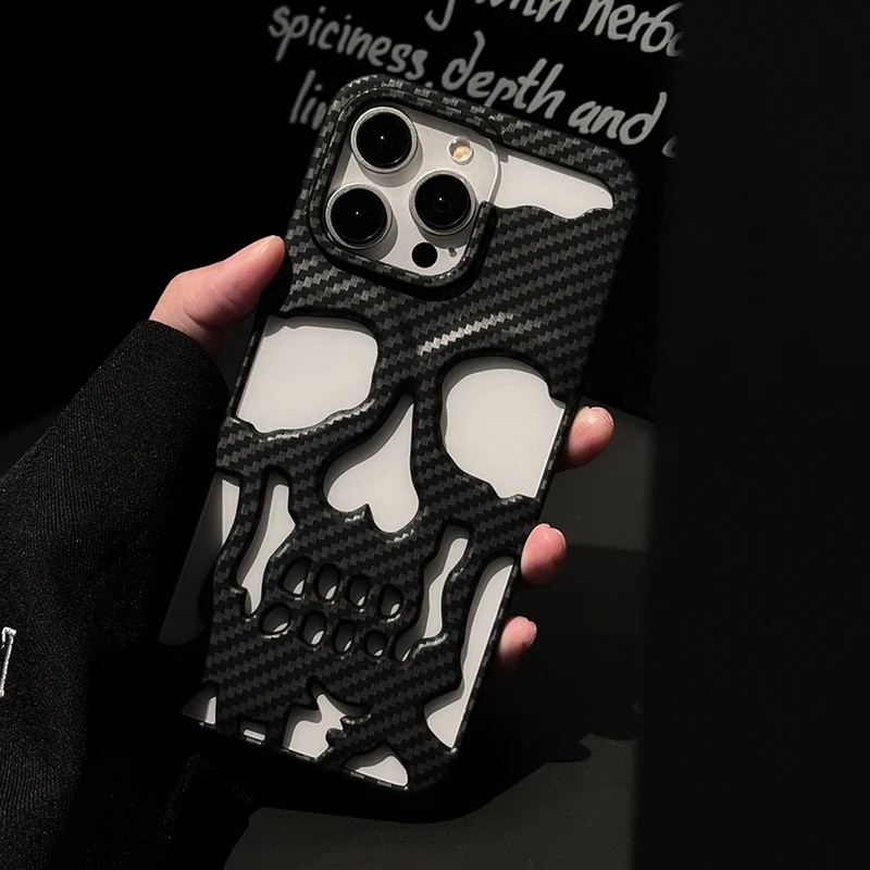 iPhone Premium Carbon Skull Kılıf