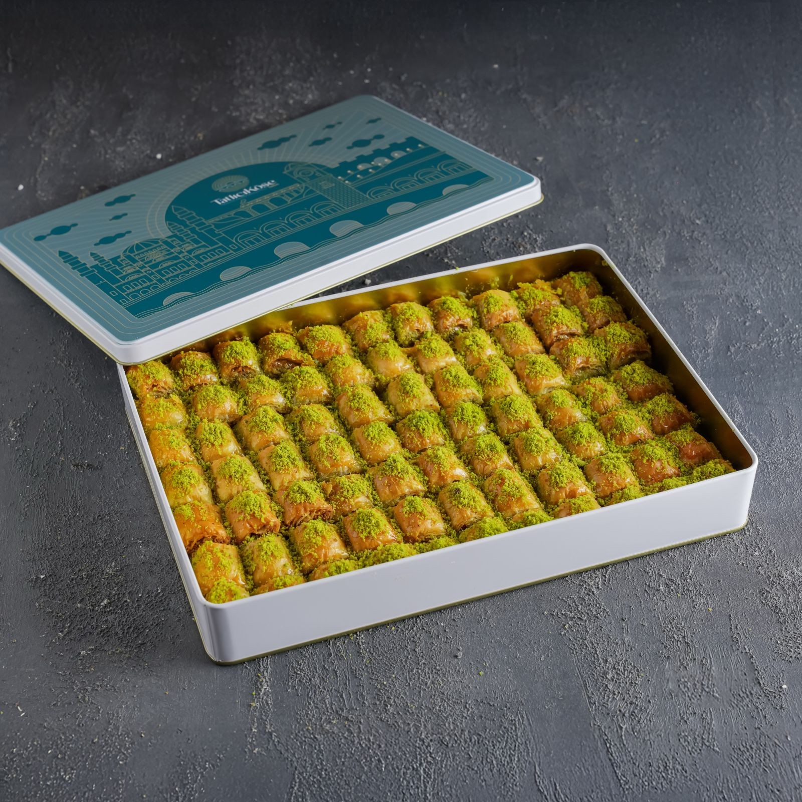 Hediyelik Adana Baklavası Metal Kutuda 1200 Gr