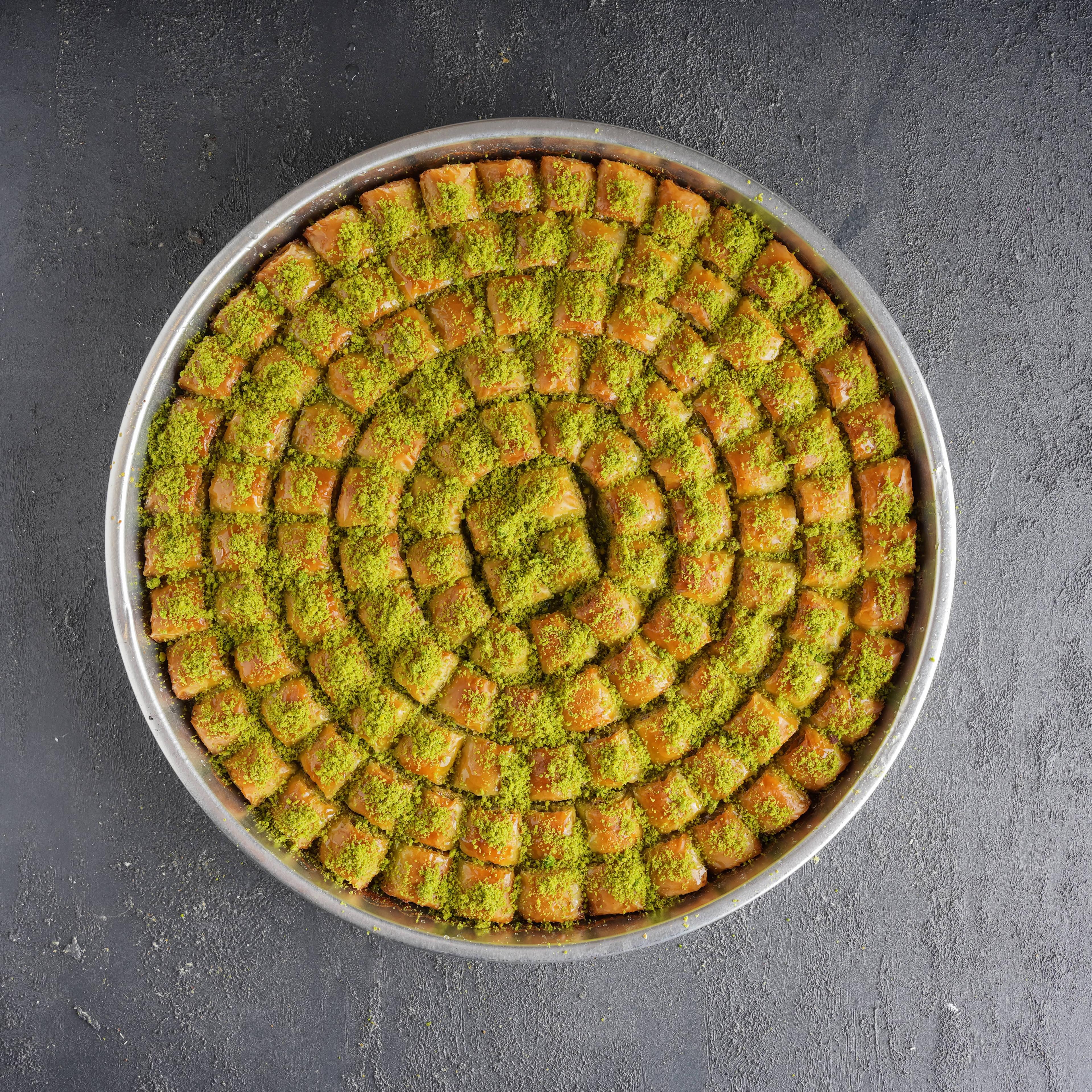 34 Cm Tepside Fıstıklı Adana Baklavası 1850 Gr