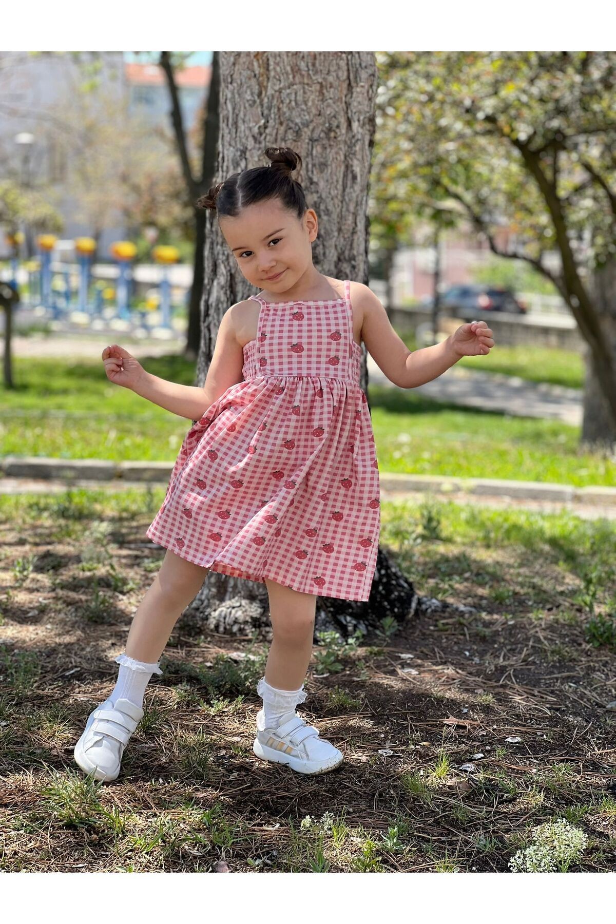 Kız Çocuk Çilekli Elbise