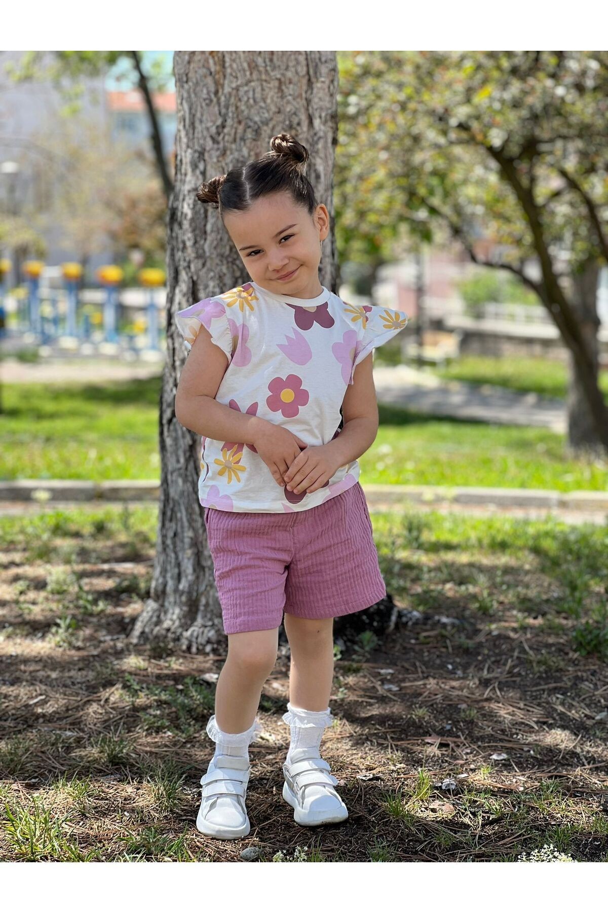 Kız Çocuk Çiçek Desenli Fırfırlı Tişört ve Müslin Şort 2'li Takım