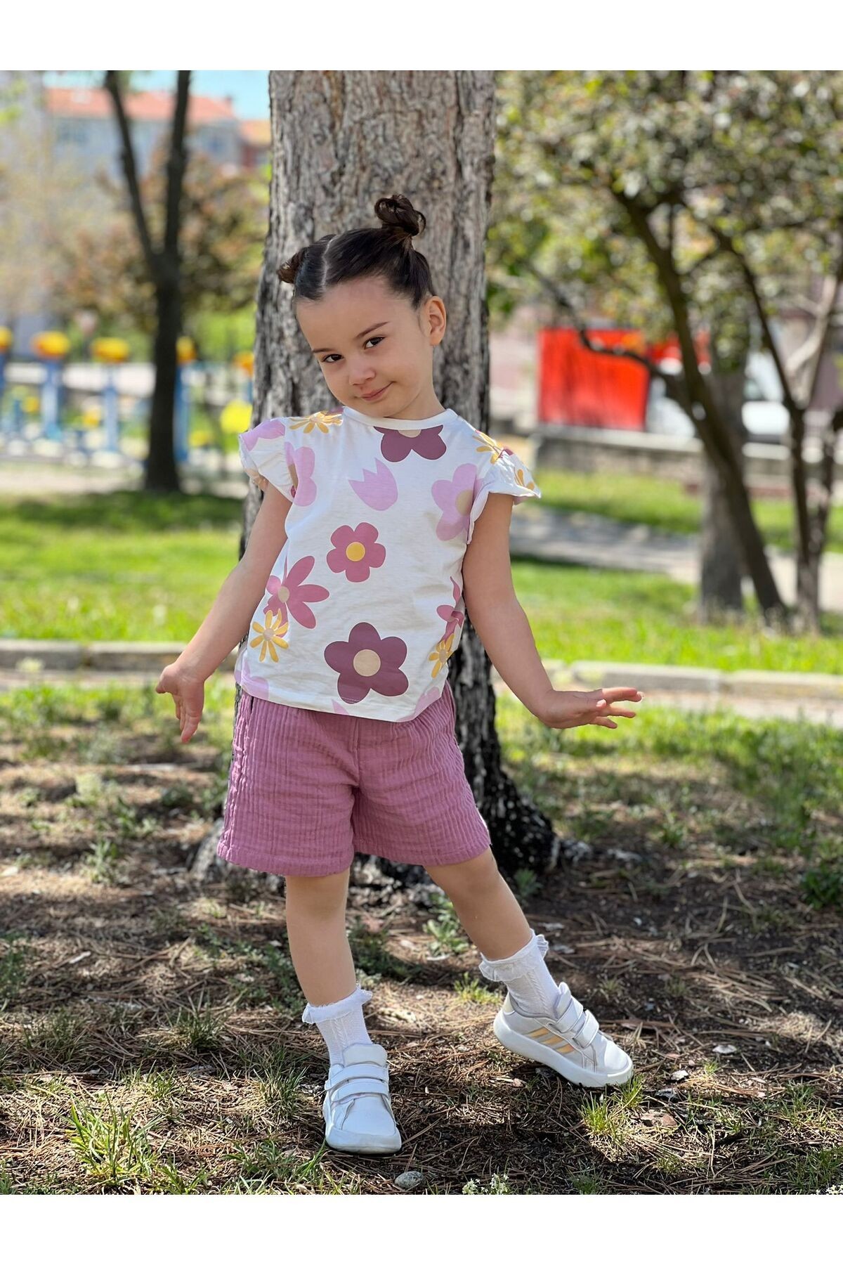 Kız Çocuk Çiçek Desenli Fırfırlı Tişört ve Müslin Şort 2'li Takım