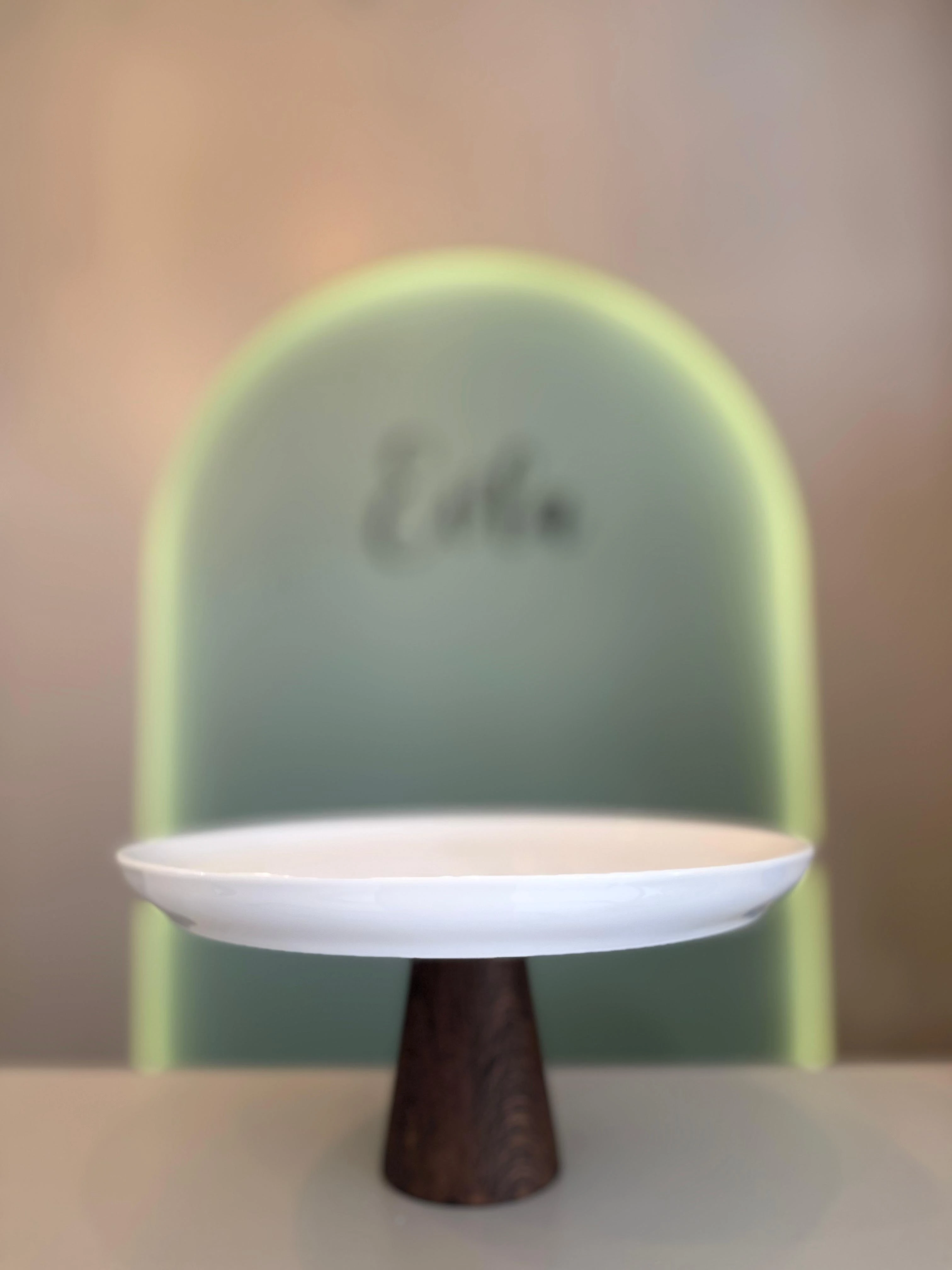 AHŞAP AYAKLI PORSELEN SUNUMLUK