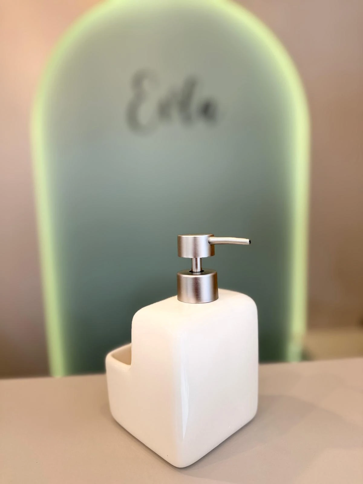 SÜNGER HAZNELİ SERAMİK KREM SIVI SABUNLUK