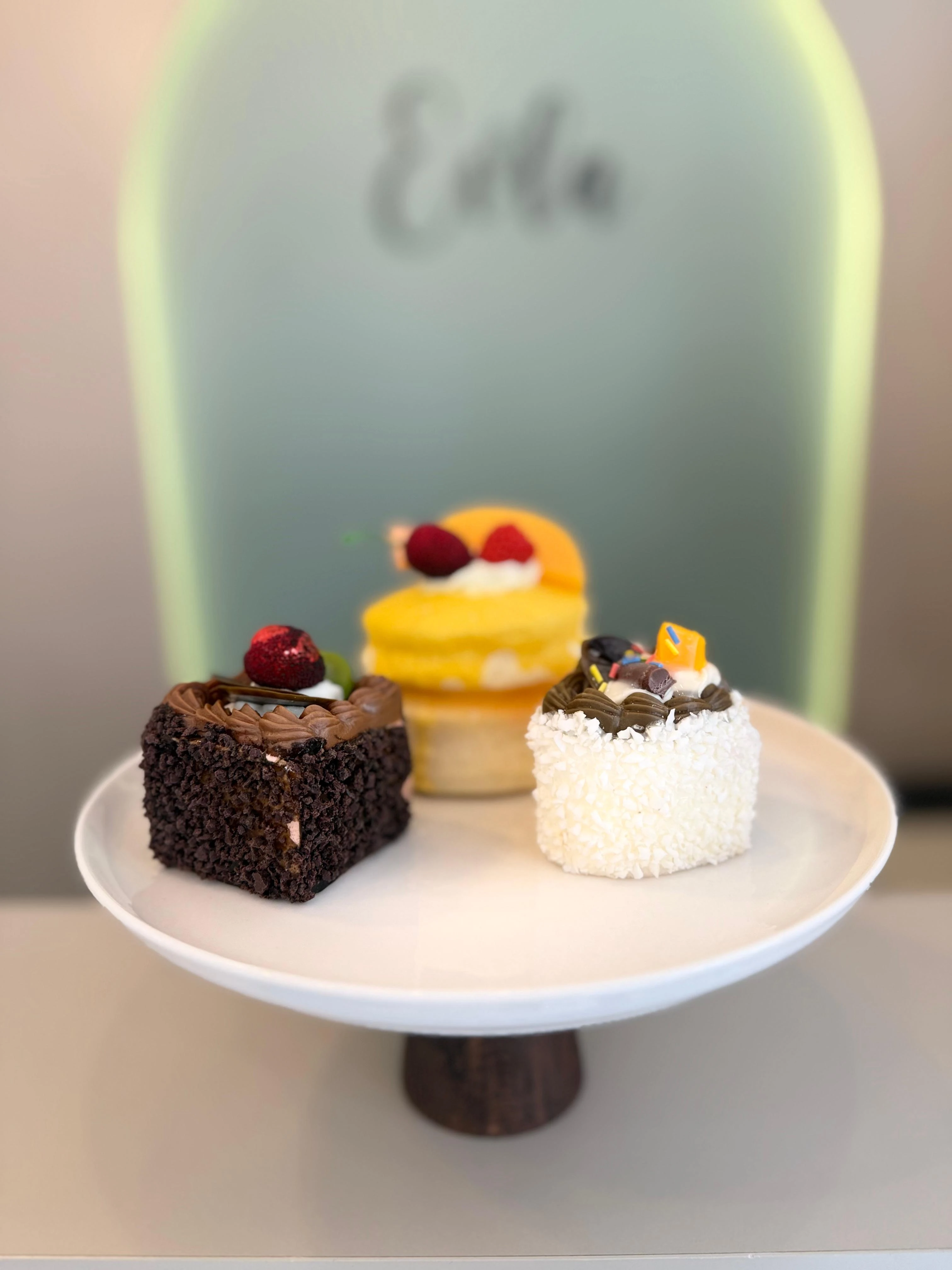 AHŞAP AYAKLI PORSELEN SUNUMLUK