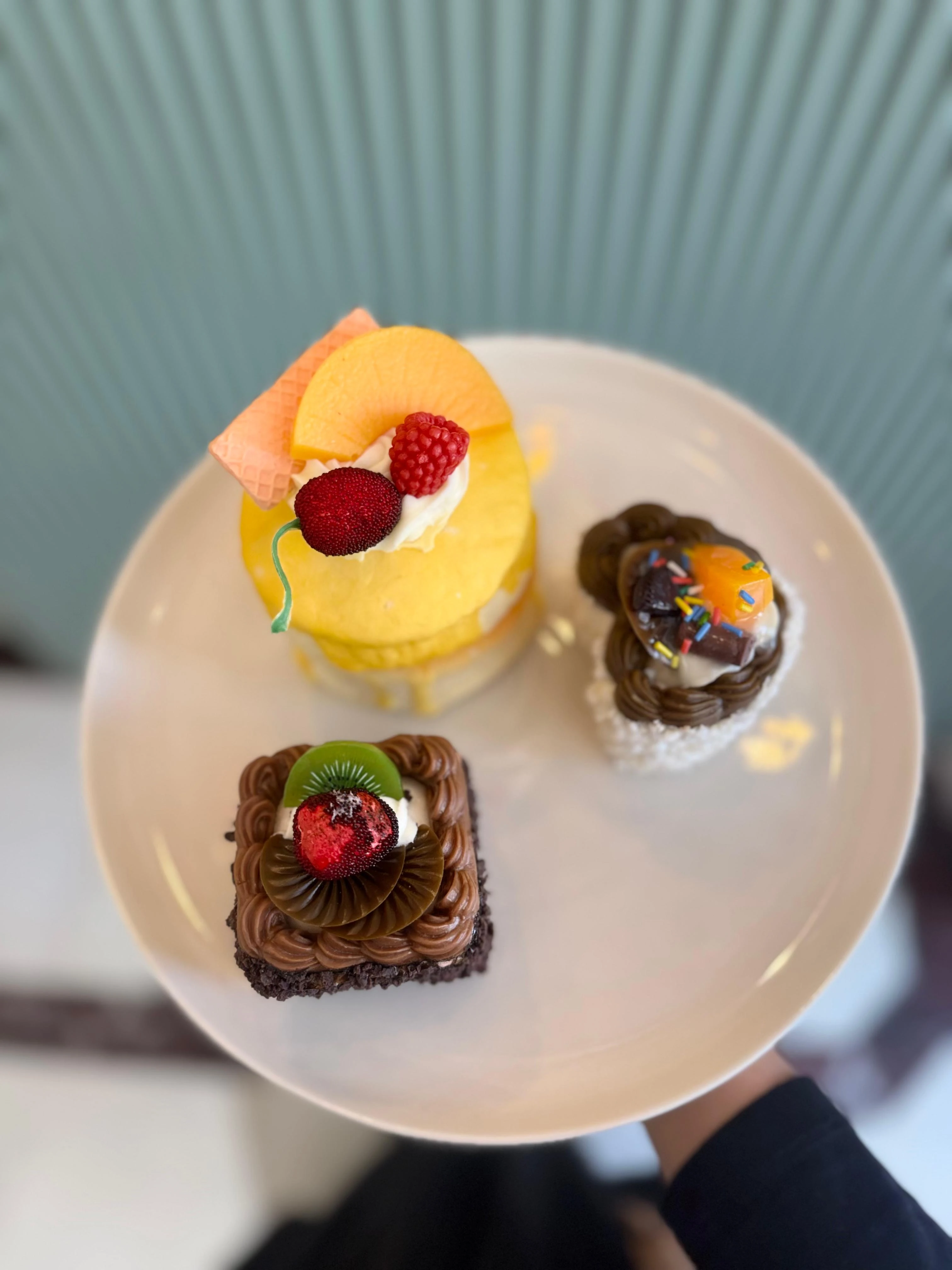 AHŞAP AYAKLI PORSELEN SUNUMLUK