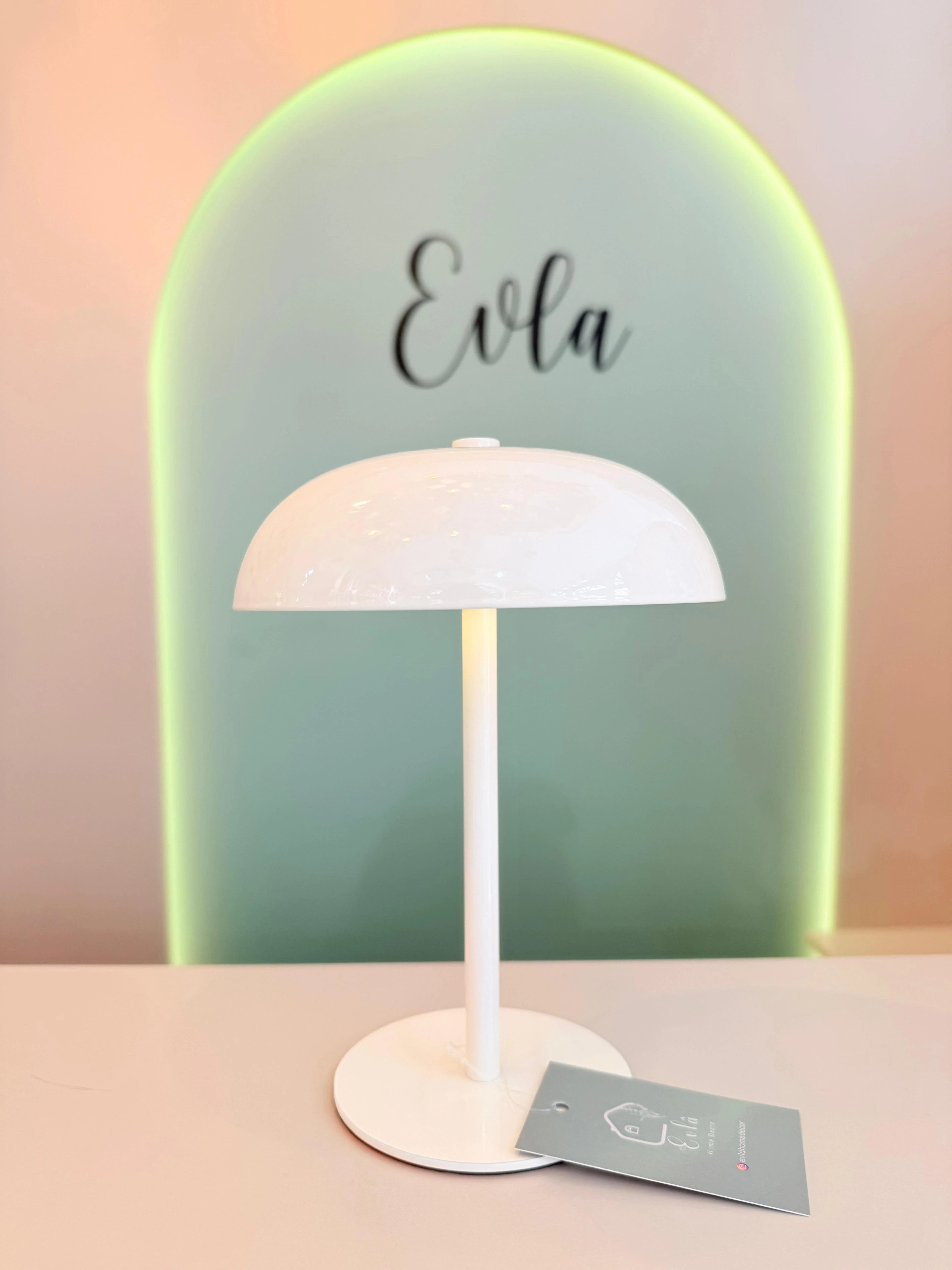 BEYAZ METAL DOKUNMATİK LAMBA