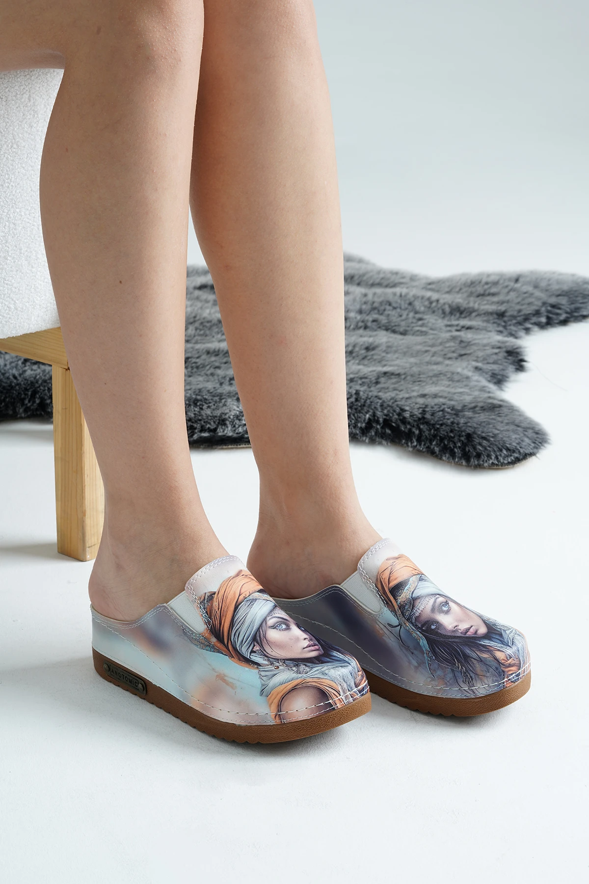 3084 Mavi Gözlü Kız Baskılı Sek Anatomik Terlik