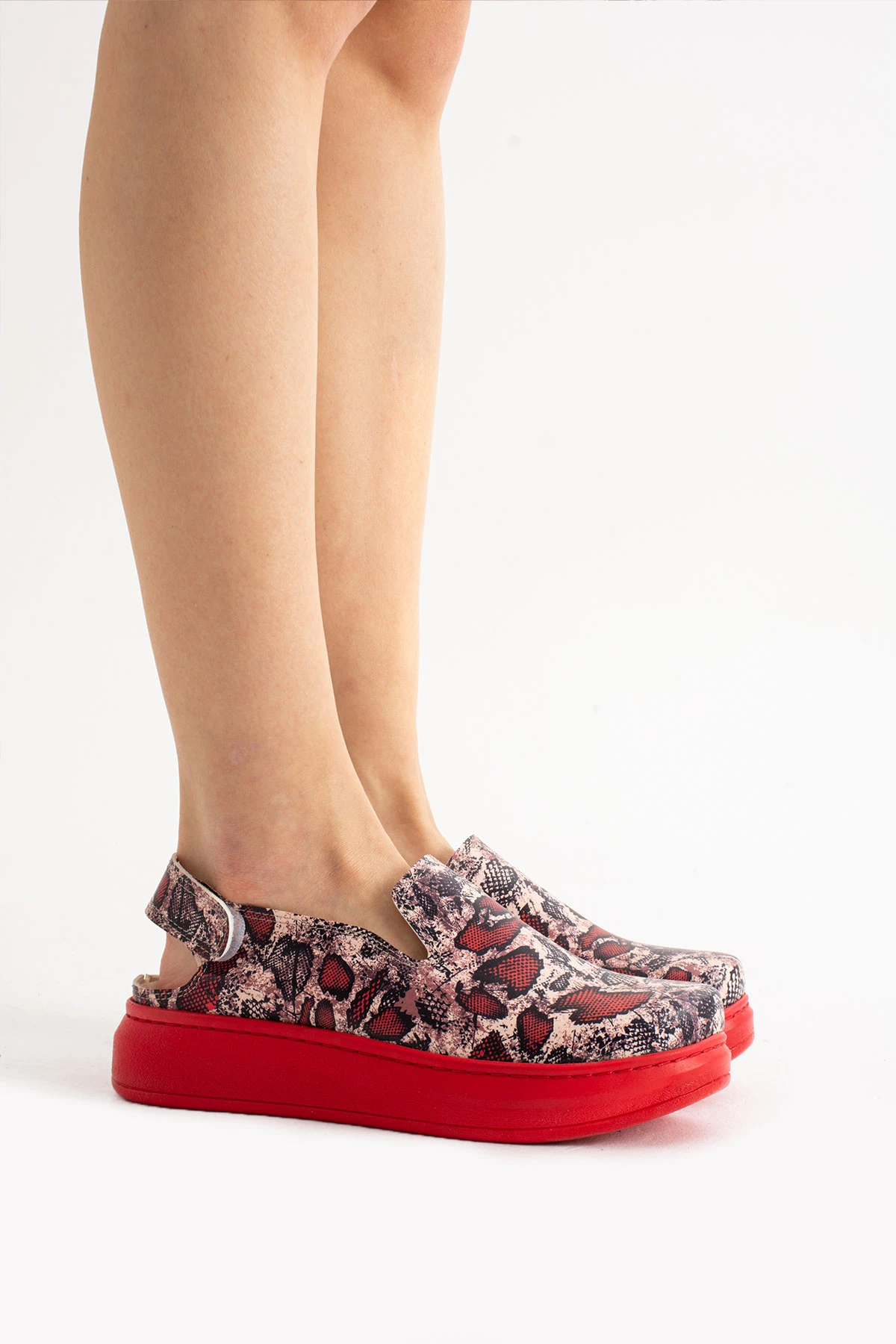 1040 Yılan Derisi Baskılı Cırtlı Platform Sandalet