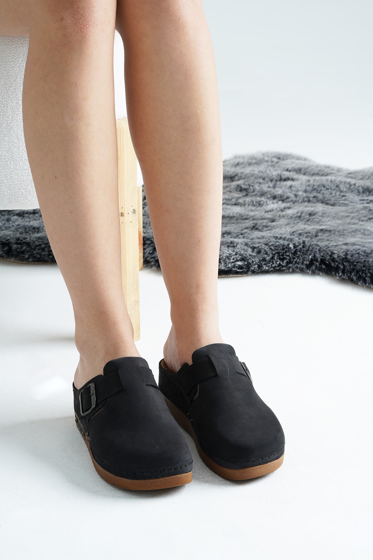 5305 Siyah Renkli Hakiki Deri Anatomik Terlik