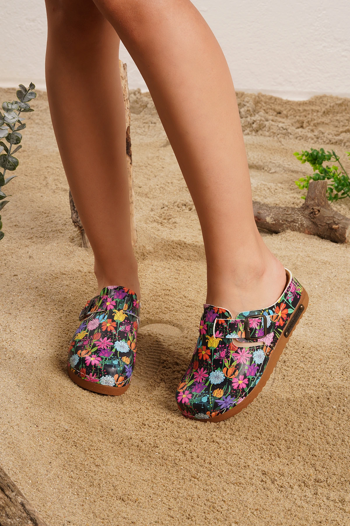 3092 Renkli Çiçekler Baskılı Anatomik Terlik