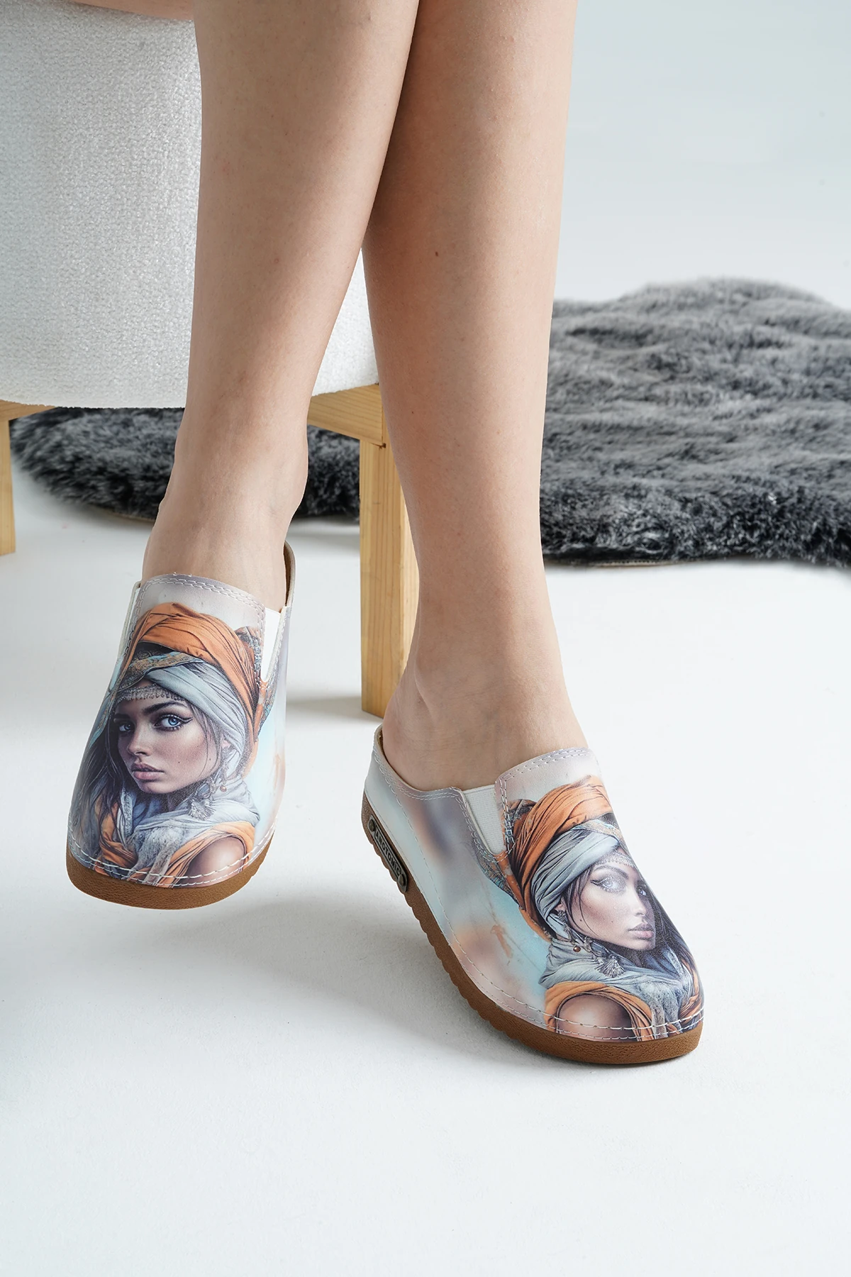 3084 Mavi Gözlü Kız Baskılı Sek Anatomik Terlik