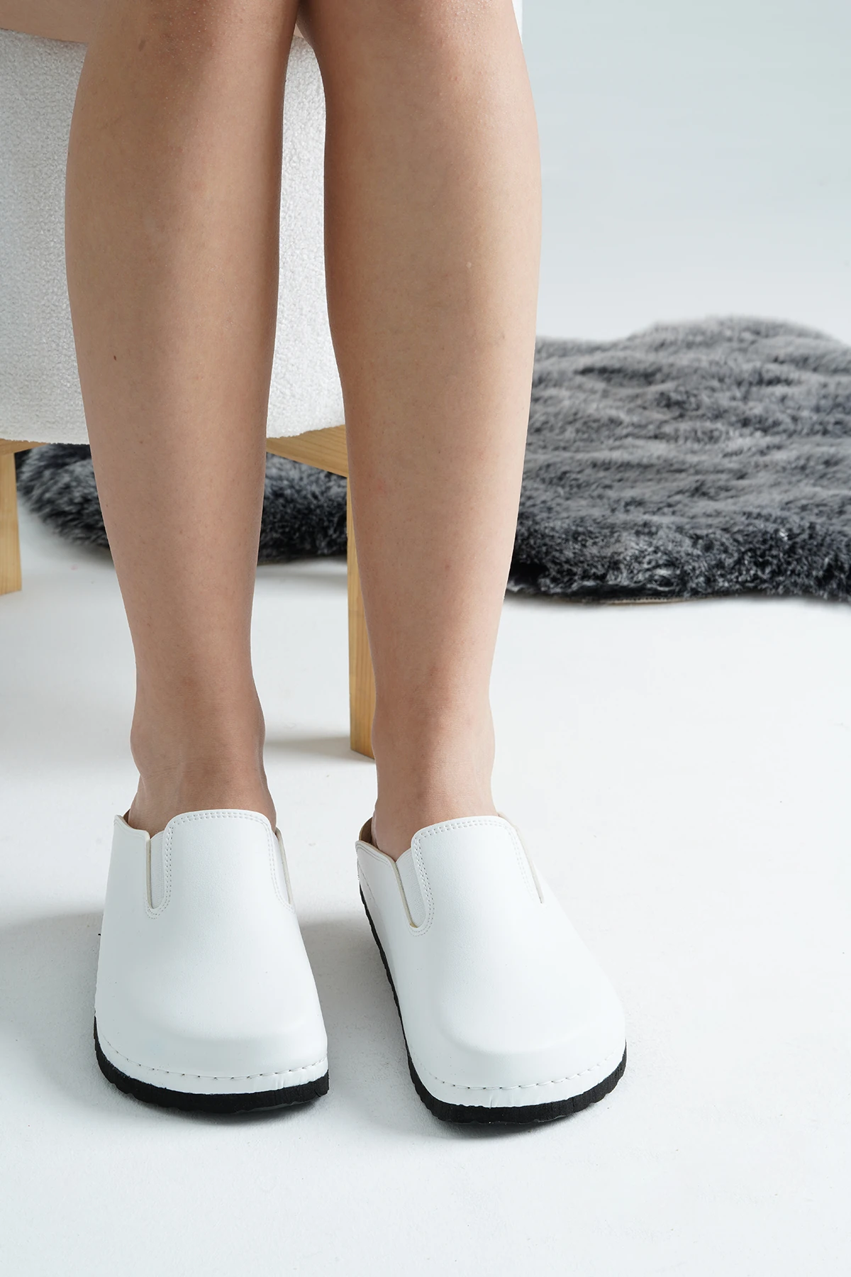 6357 Beyaz Renkli Sek Sabo Terlik