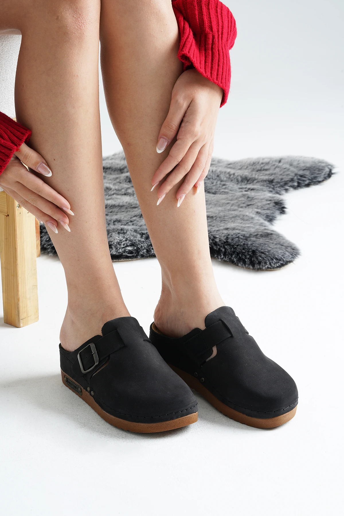 5305 Siyah Renkli Hakiki Deri Anatomik Terlik