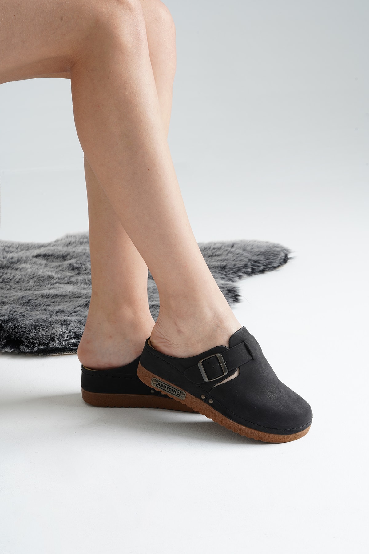 5305 Siyah Renkli Hakiki Deri Anatomik Terlik