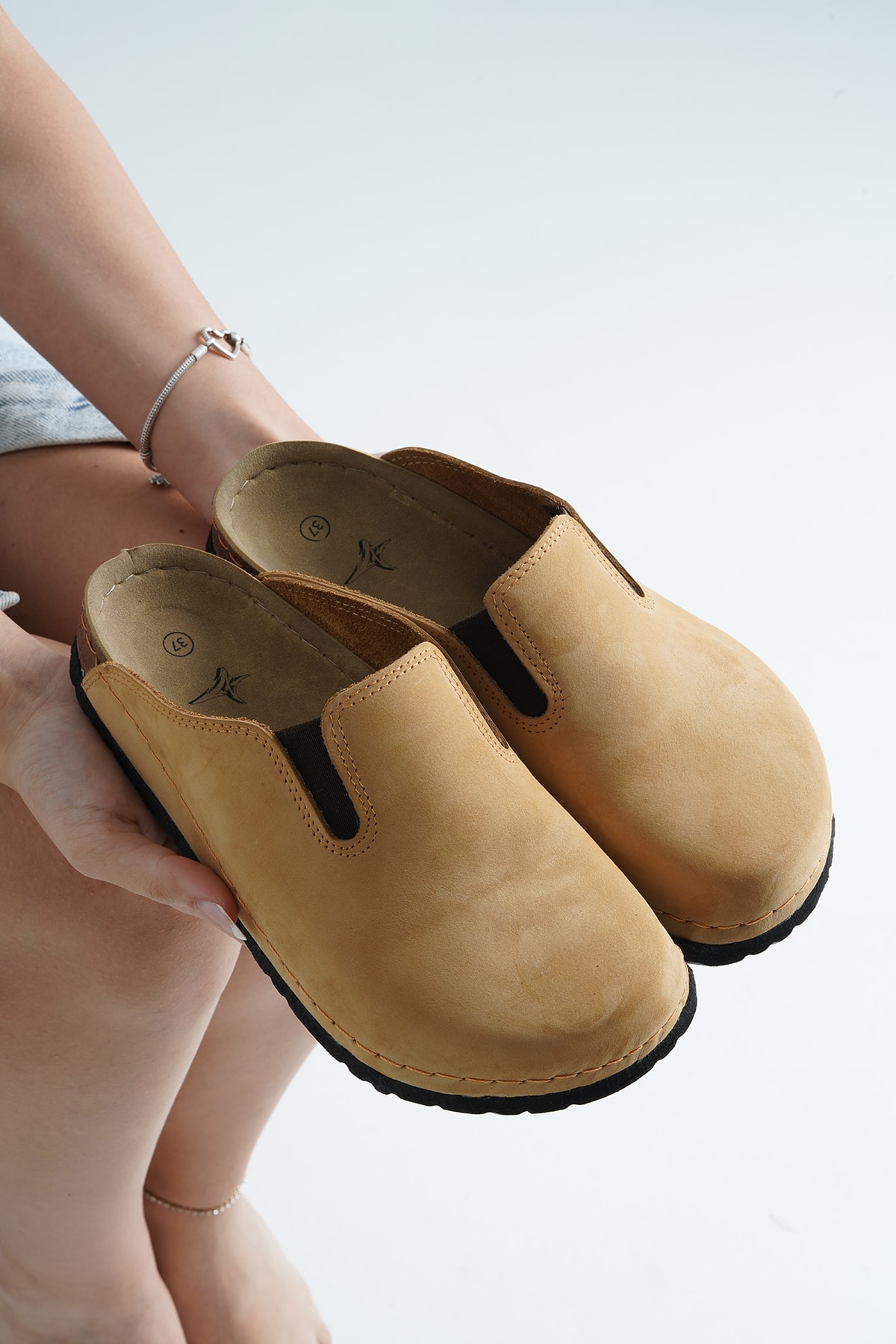 5106 Krem Renkli Hakiki Deri Sek Sabo Terlik