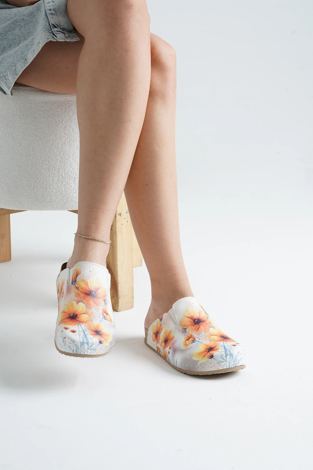 8130 Sarı Çiçekler Baskılı Sek Konfort Terlik