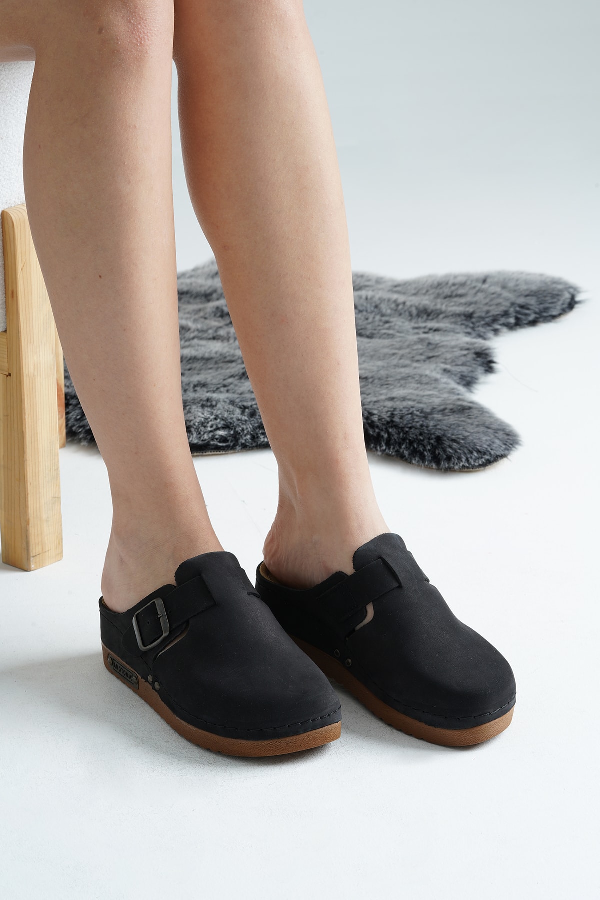 5305 Siyah Renkli Hakiki Deri Anatomik Terlik