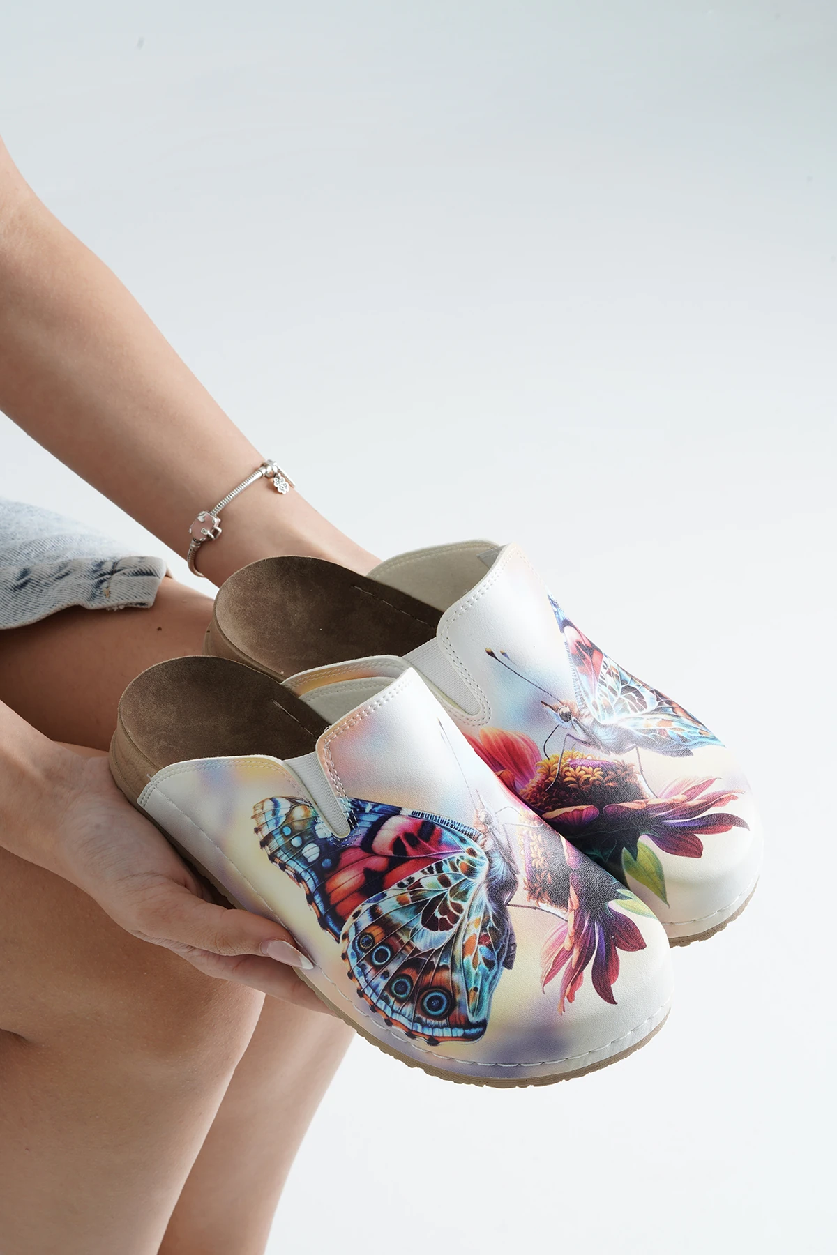 8129 Renkli Kelebek Desenli Sek Konfort Terlik