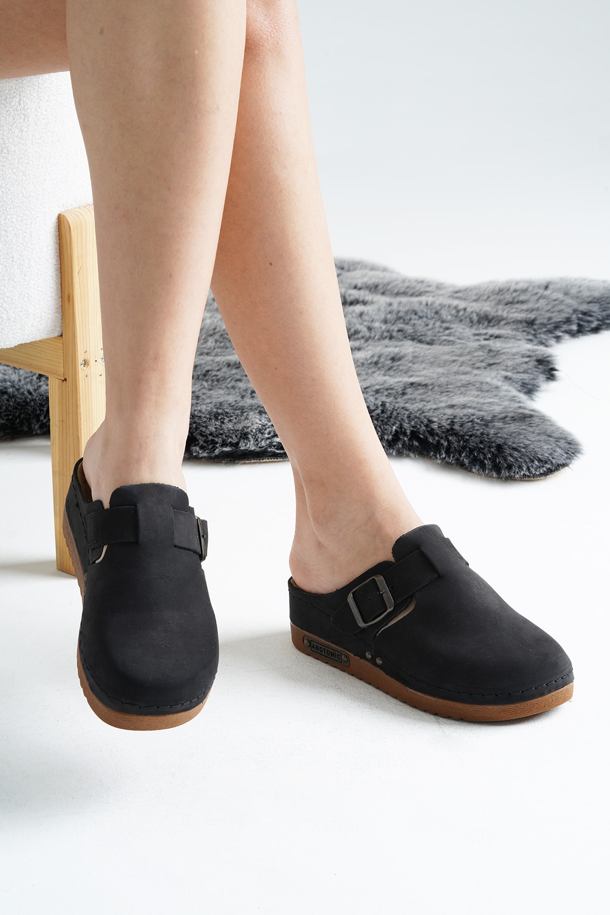 5305 Siyah Renkli Hakiki Deri Anatomik Terlik