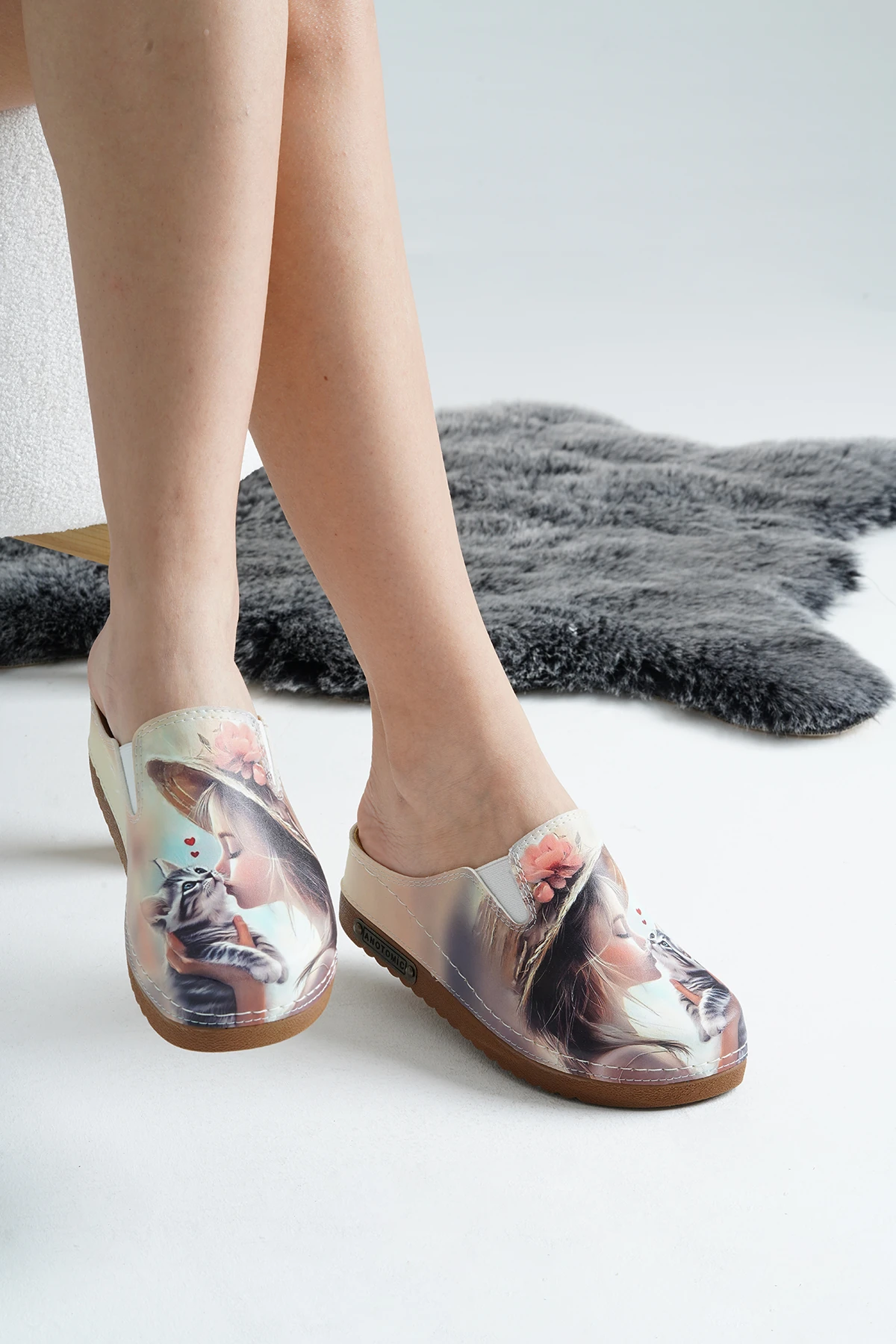 3063 Kız Ve Kedi Baskılı Sek Anatomik Terlik
