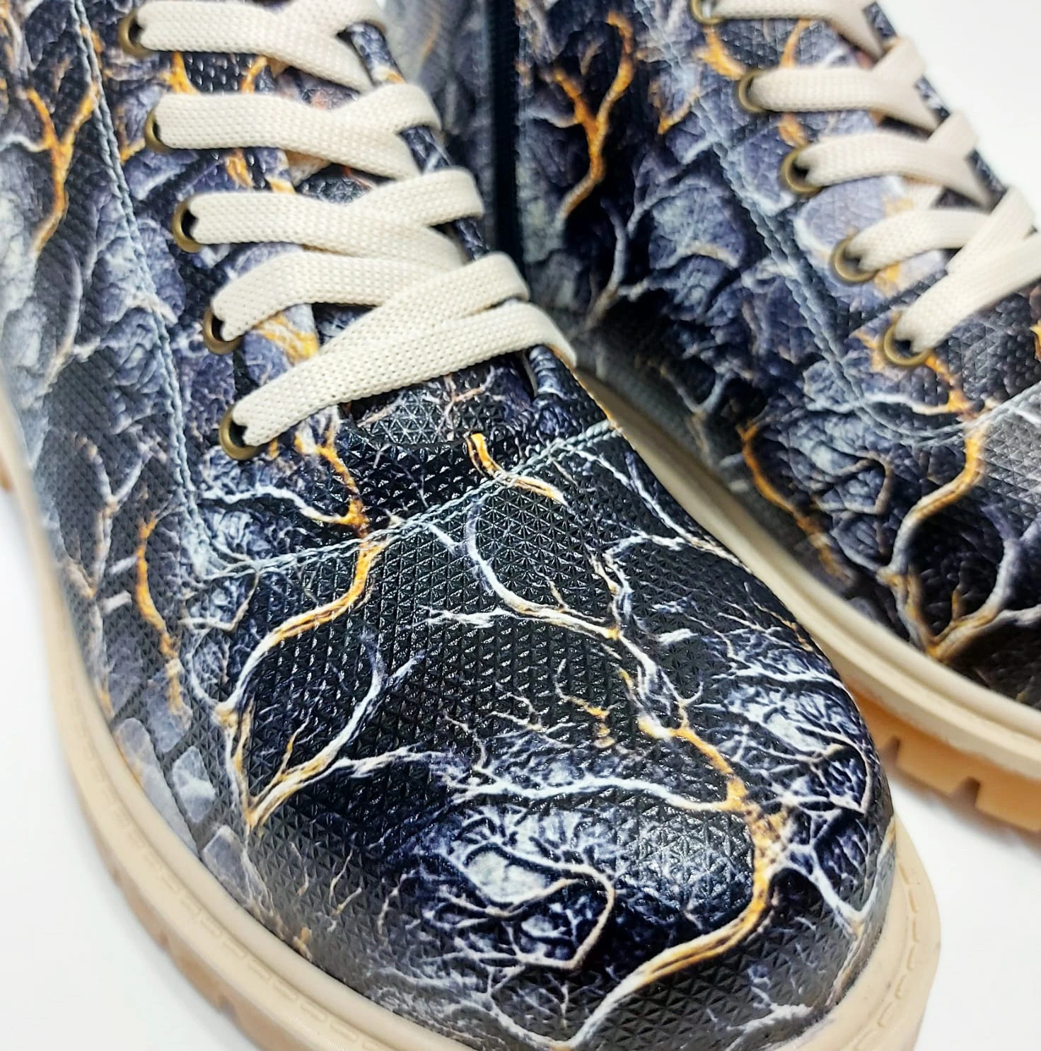 1107 Yılan Derisi Baskılı Kışlık Bot