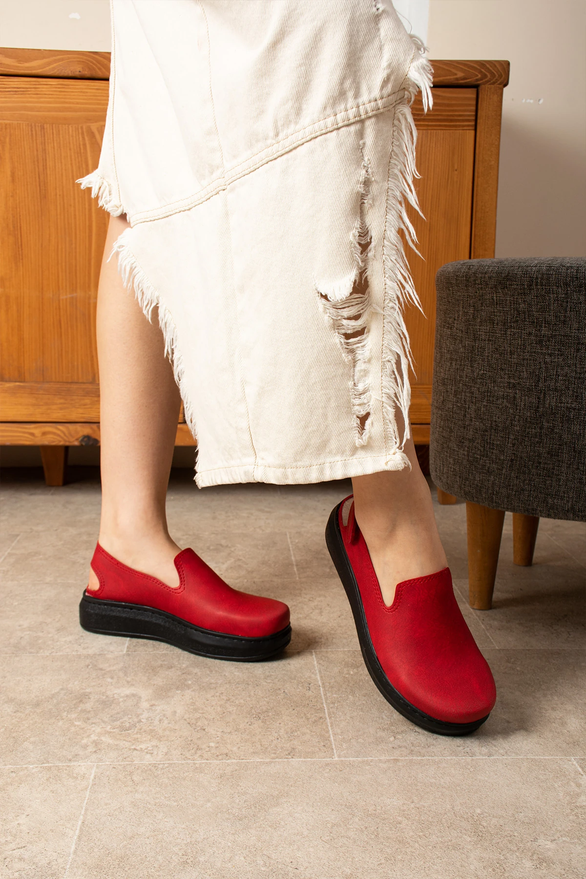 1037 Kırmızı Düz Renk Cırtlı Platform Sandalet