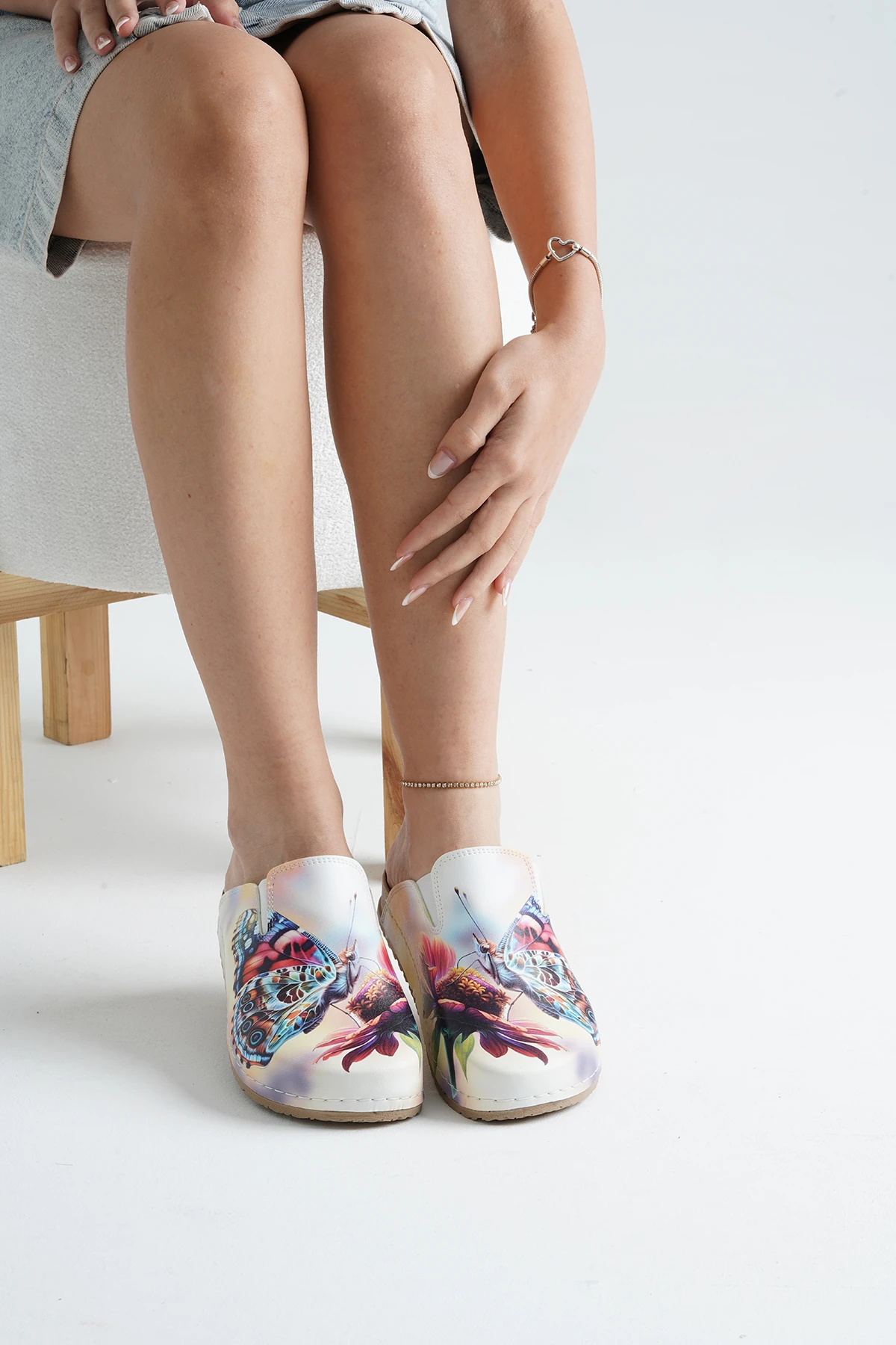 8129 Renkli Kelebek Desenli Sek Konfort Terlik