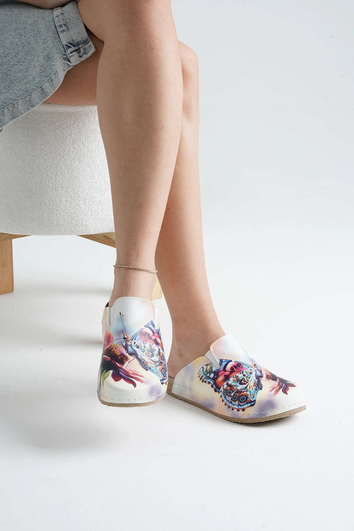 8129 Renkli Kelebek Desenli Sek Konfort Terlik