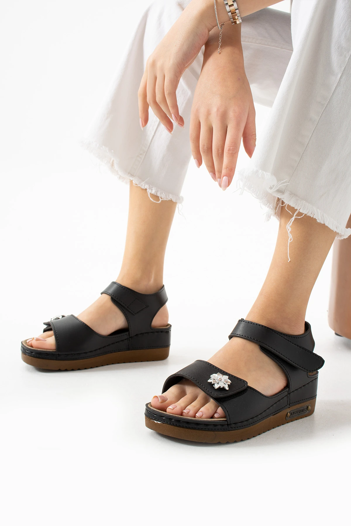 506 Siyah Düz Renk Cırtlı Topuklu Terlik