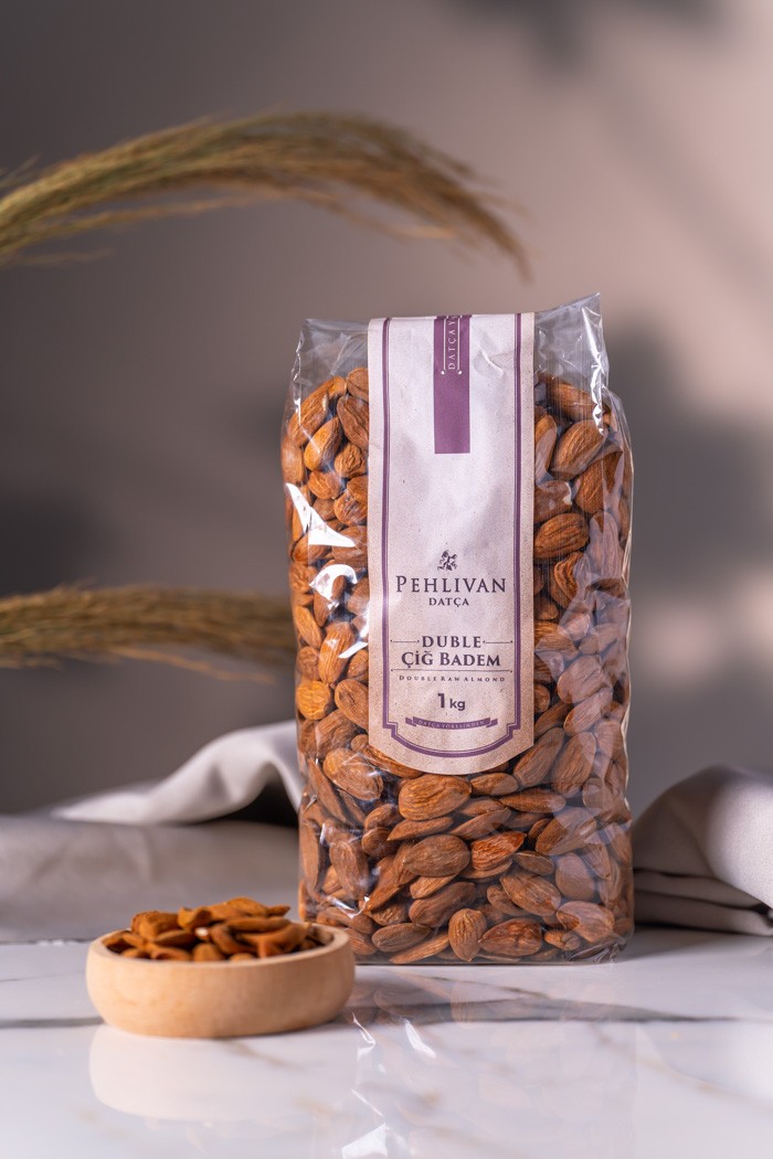 Double Raw Almonds 1 kg