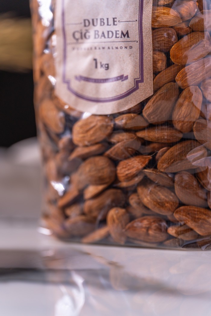 Double Raw Almonds 1 kg