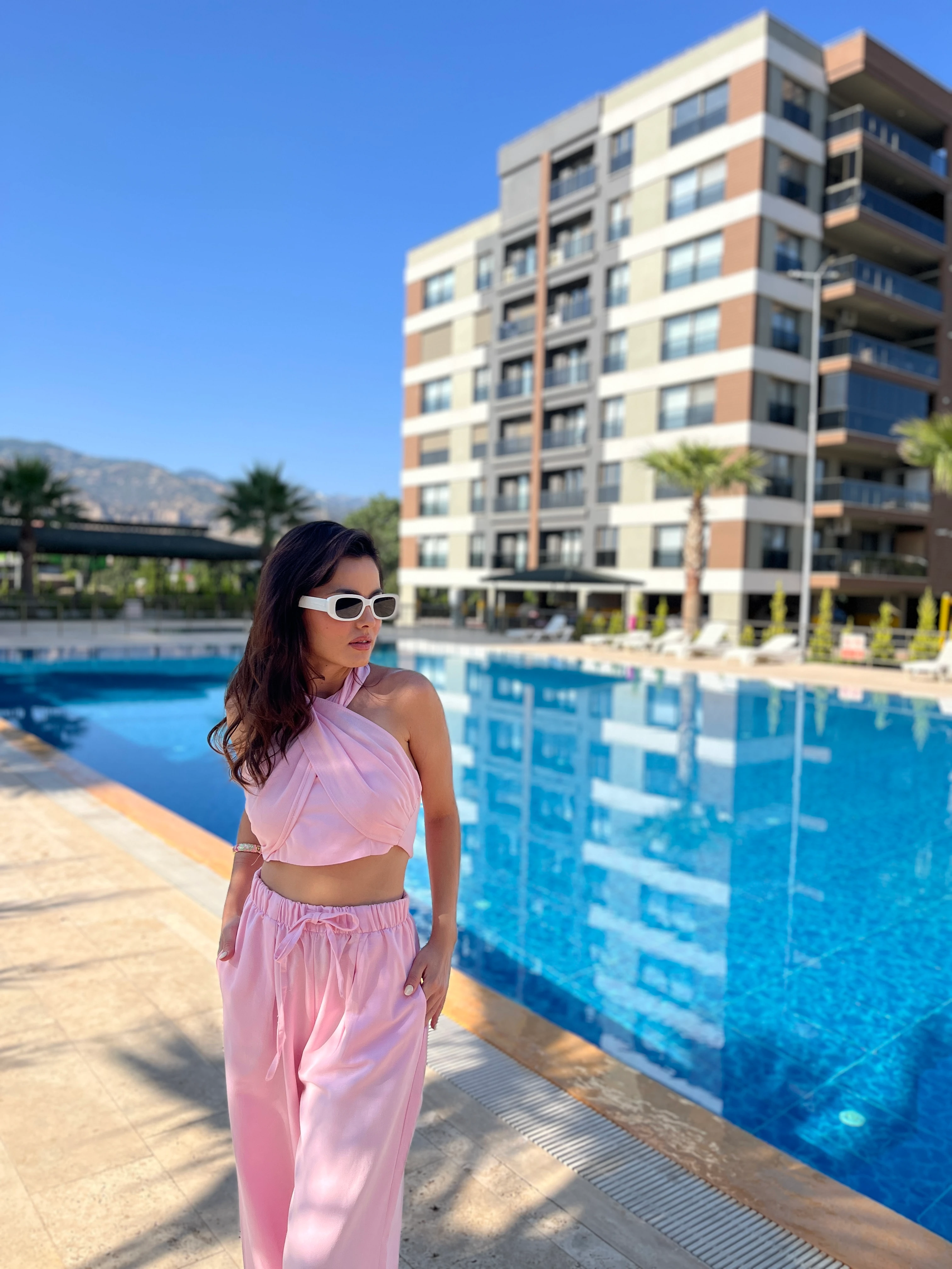 Pembe Boyundan Bağlamalı Takım