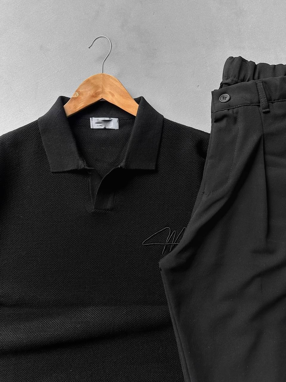 Polo Yaka Göğüs Nakışlı Triko Tişört & Baggy Beli Lastikli Kumaş Pantolon  - Siyah