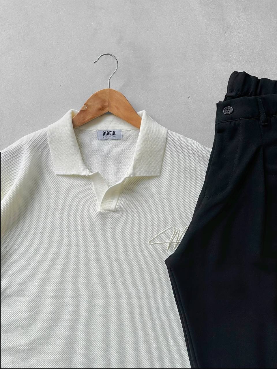 Polo Yaka Göğüs Nakışlı Triko Tişört & Baggy Beli Lastikli Kumaş Pantolon  - Ekru