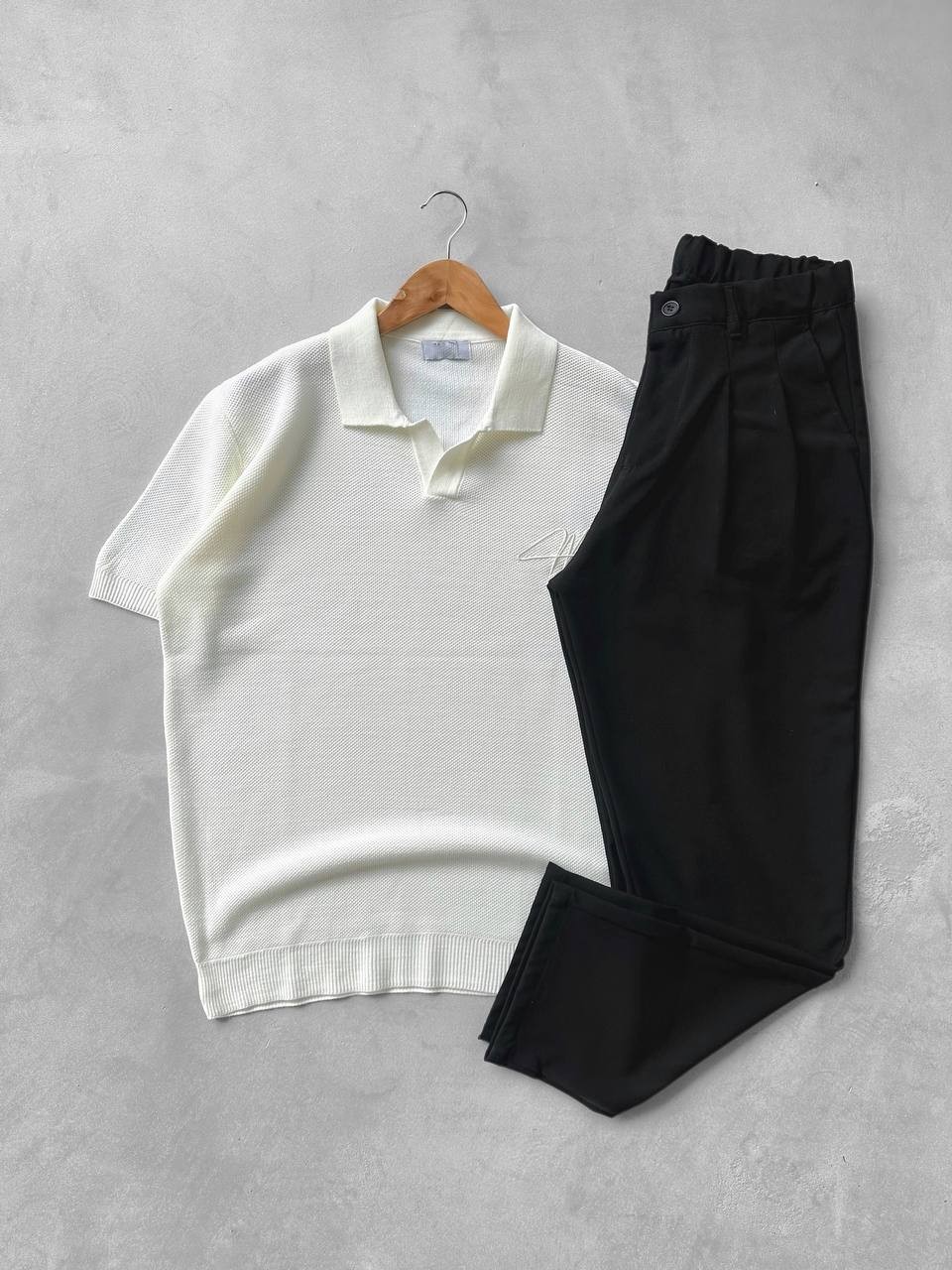 Polo Yaka Göğüs Nakışlı Triko Tişört & Baggy Beli Lastikli Kumaş Pantolon  - Ekru