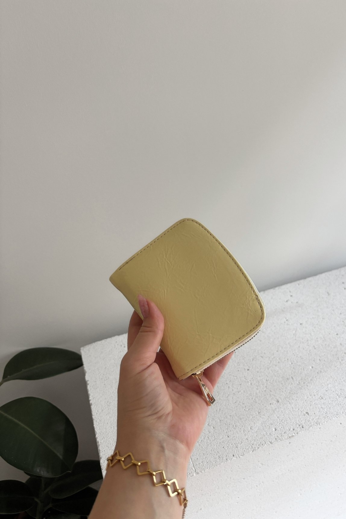 Luna Minimal ve Kullanışlı Orta Boy Suni Deri Cüzdan