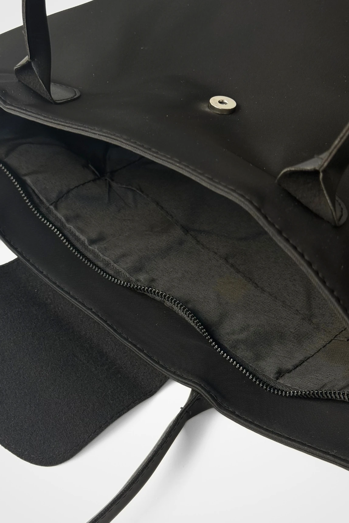 Capri Kapak Detaylı Shopper Çanta