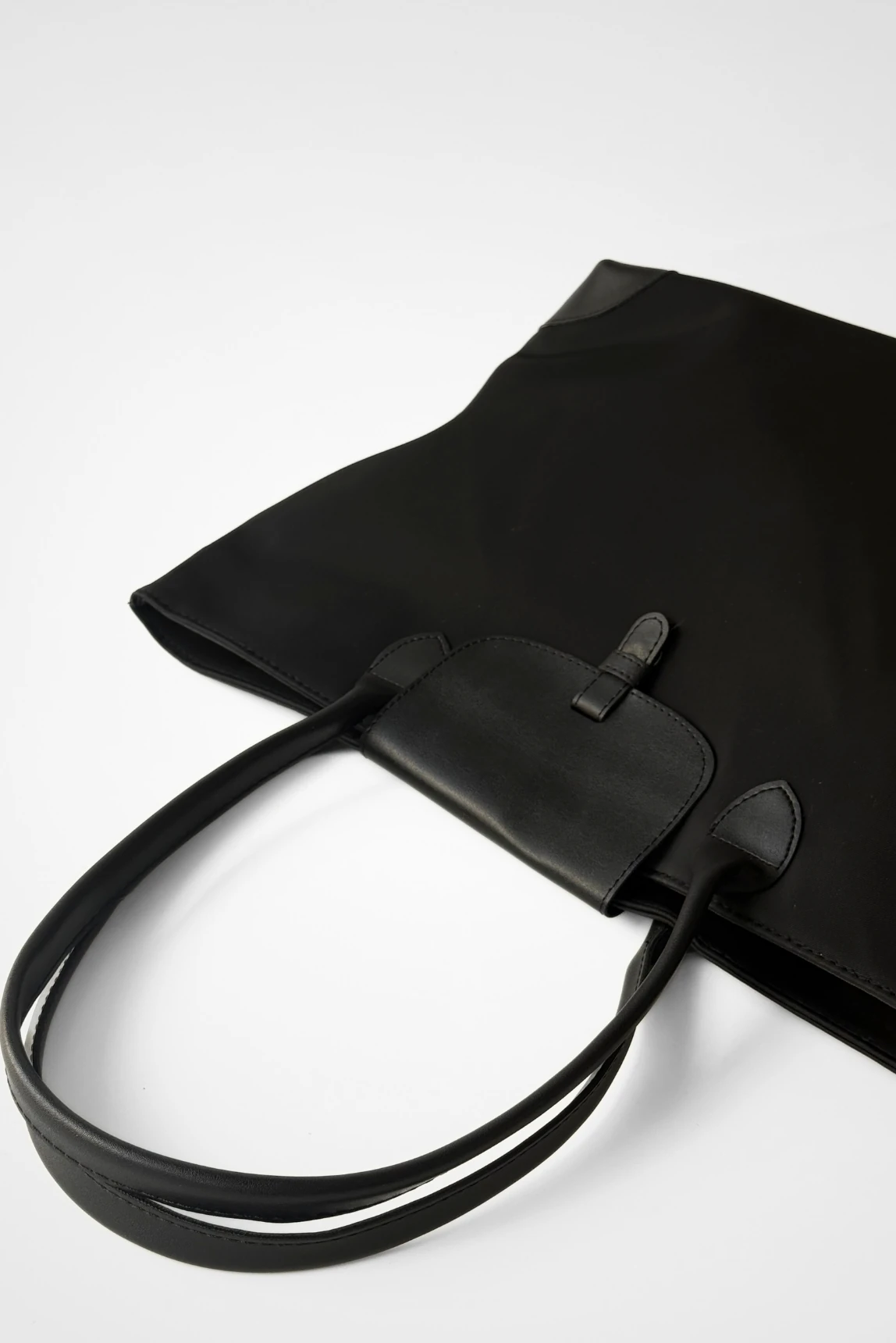 Capri Kapak Detaylı Shopper Çanta