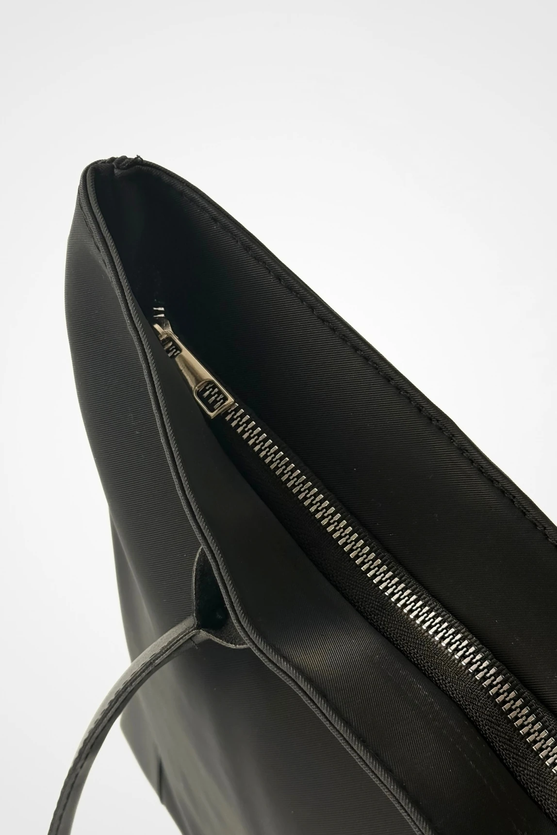 Capri Kapak Detaylı Shopper Çanta