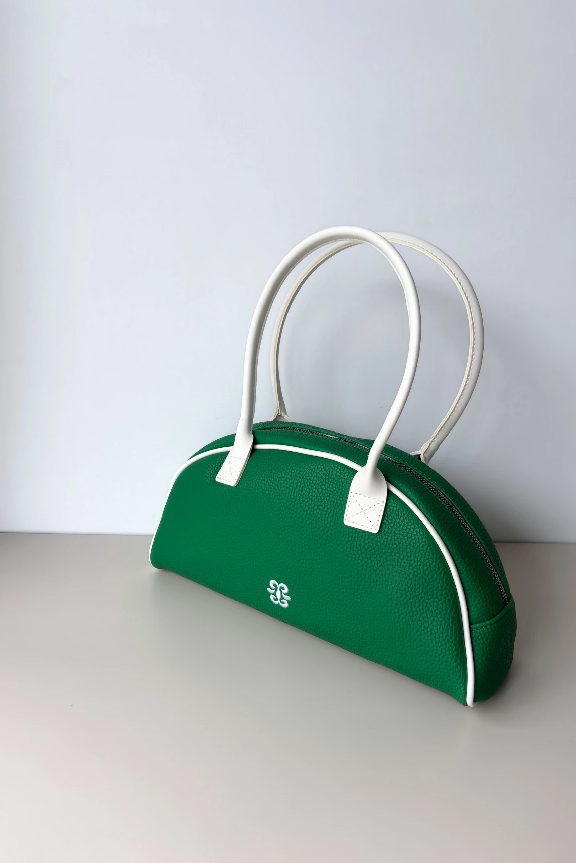 Brianna Spor Model Nakış Detaylı Suni Deri Omuz Çantası