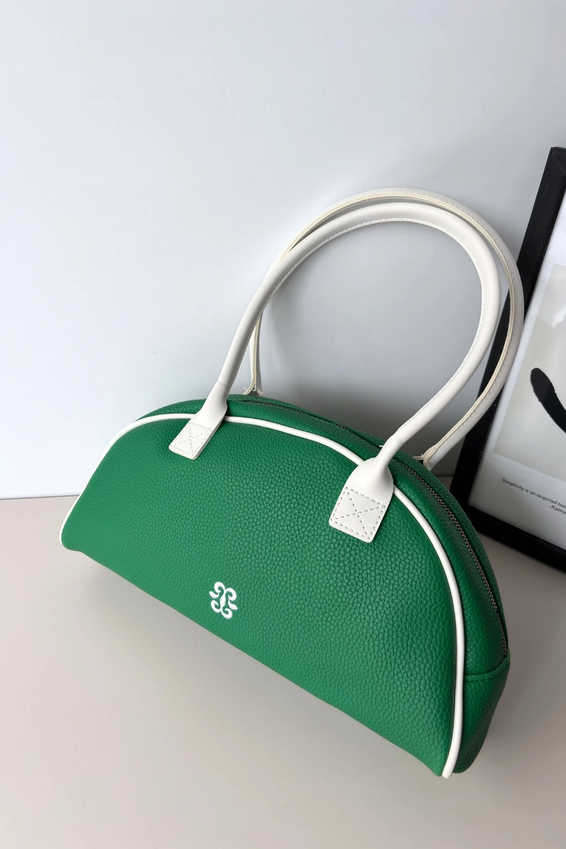 Brianna Spor Model Nakış Detaylı Suni Deri Omuz Çantası